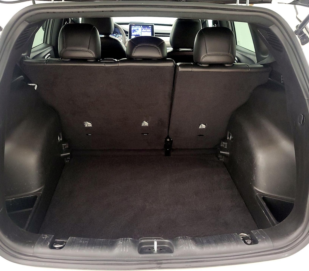 Trunk/Cargo (Seats Up)
