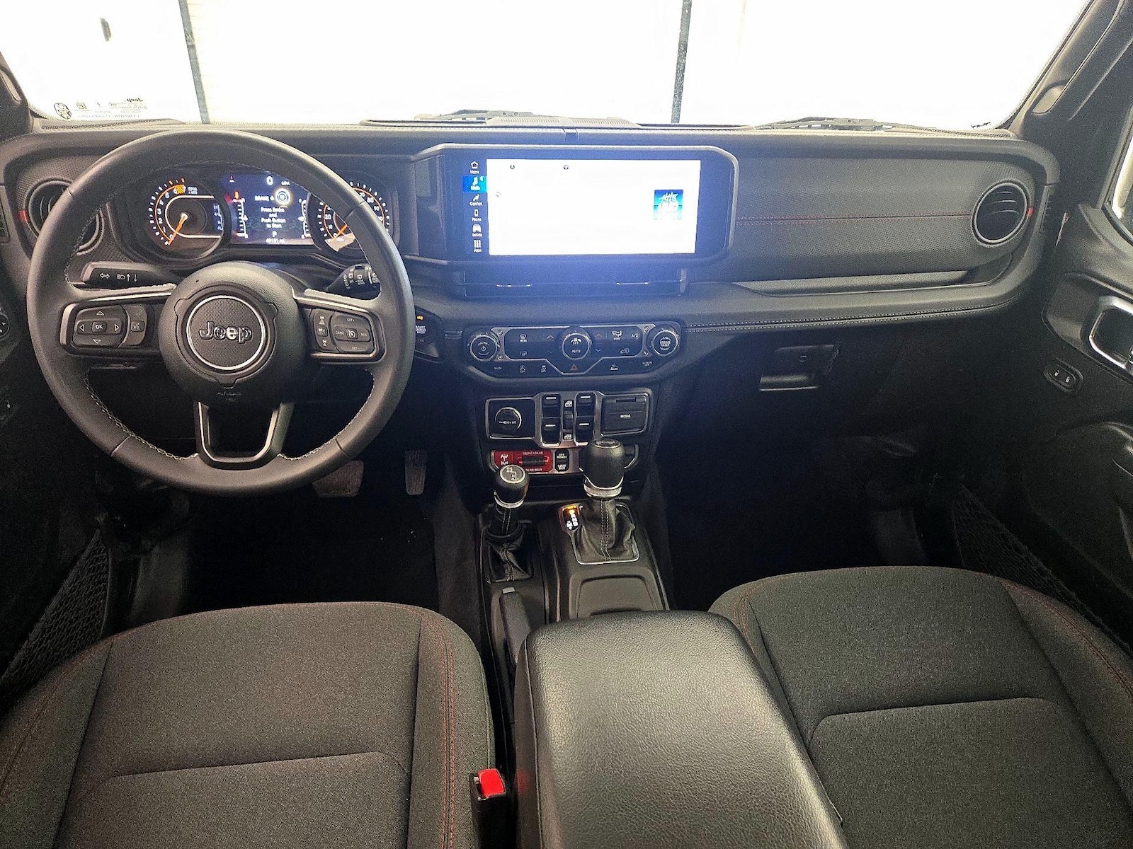 Apple CarPlay® & Android Auto™