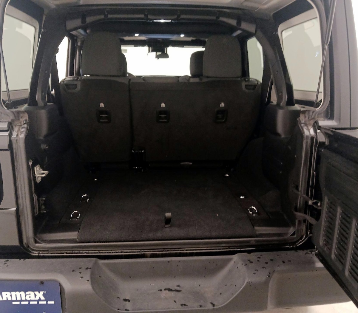 Trunk/Cargo (Seats Up)