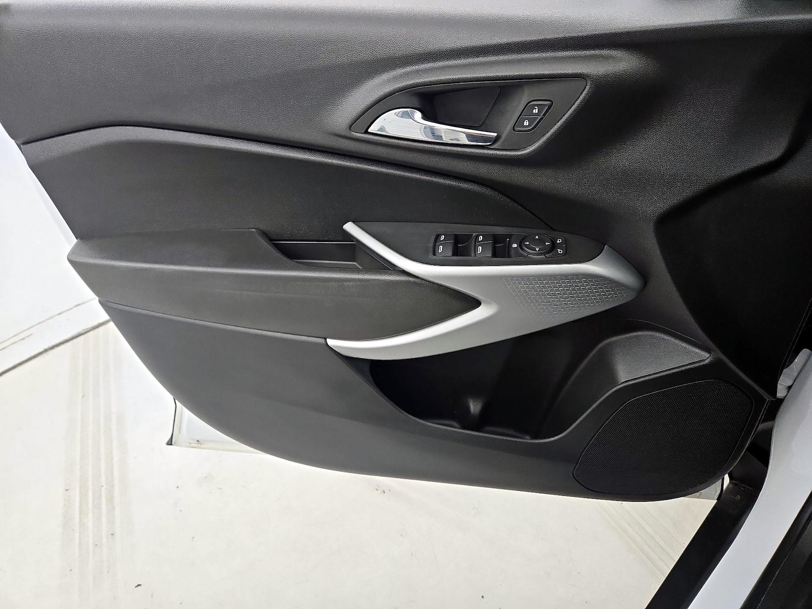 2024 Chevrolet Trax LS - Photo 13