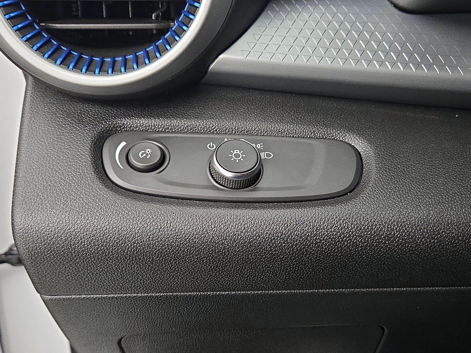 2024 Chevrolet Trax LS - Photo 14