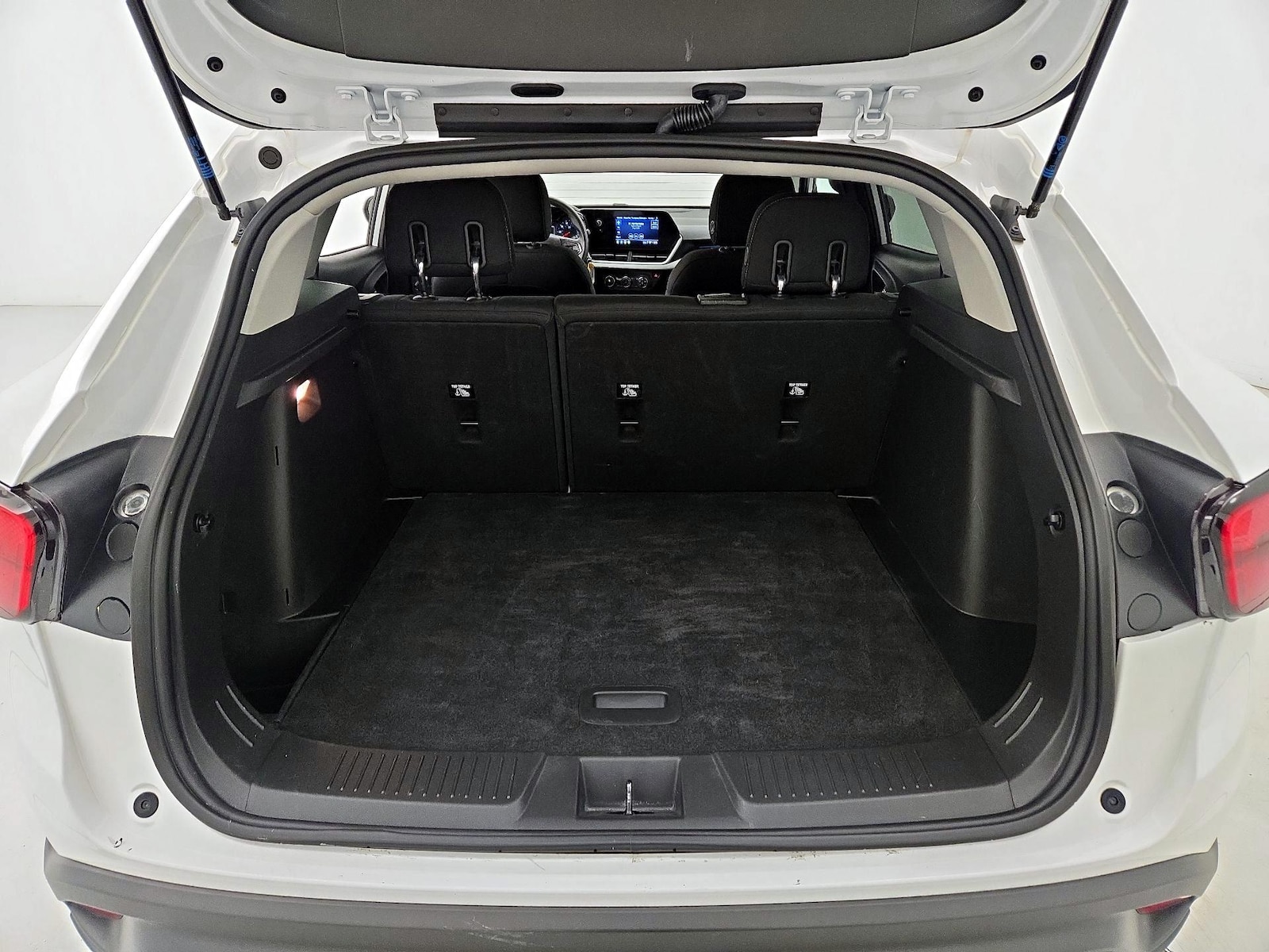 2024 Chevrolet Trax LS - Photo 21