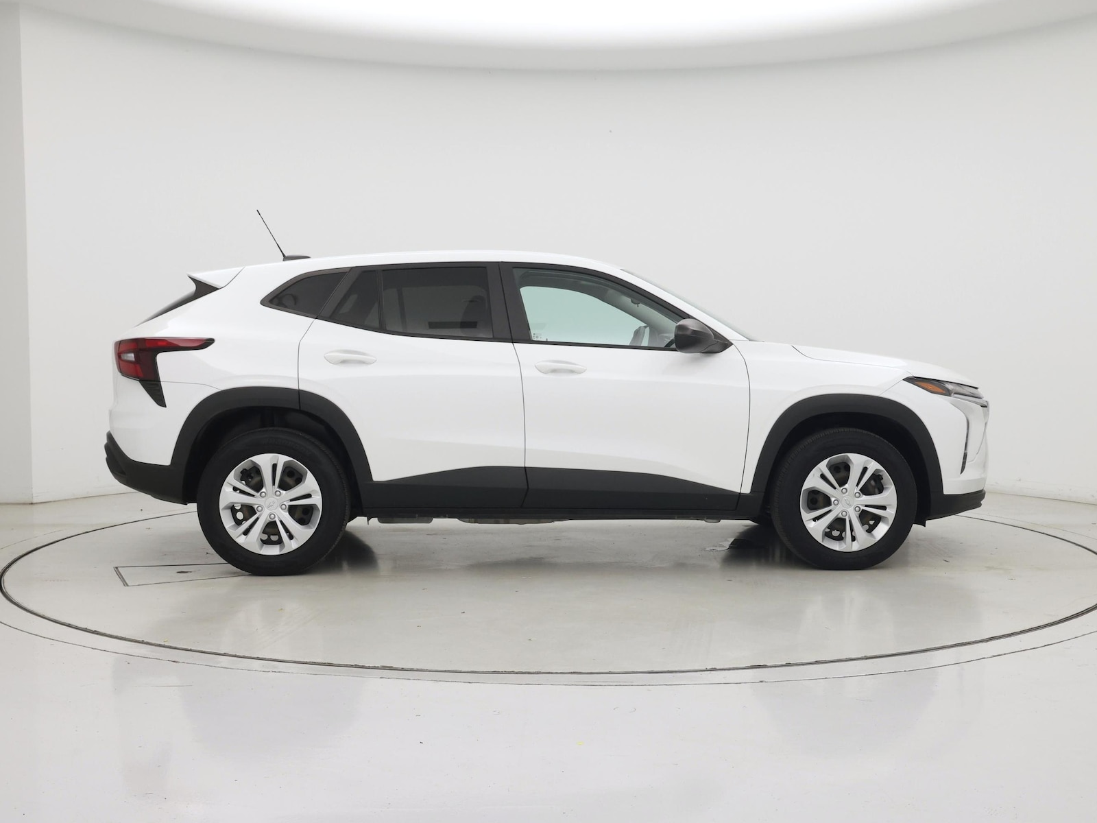 2024 Chevrolet Trax LS - Photo 8