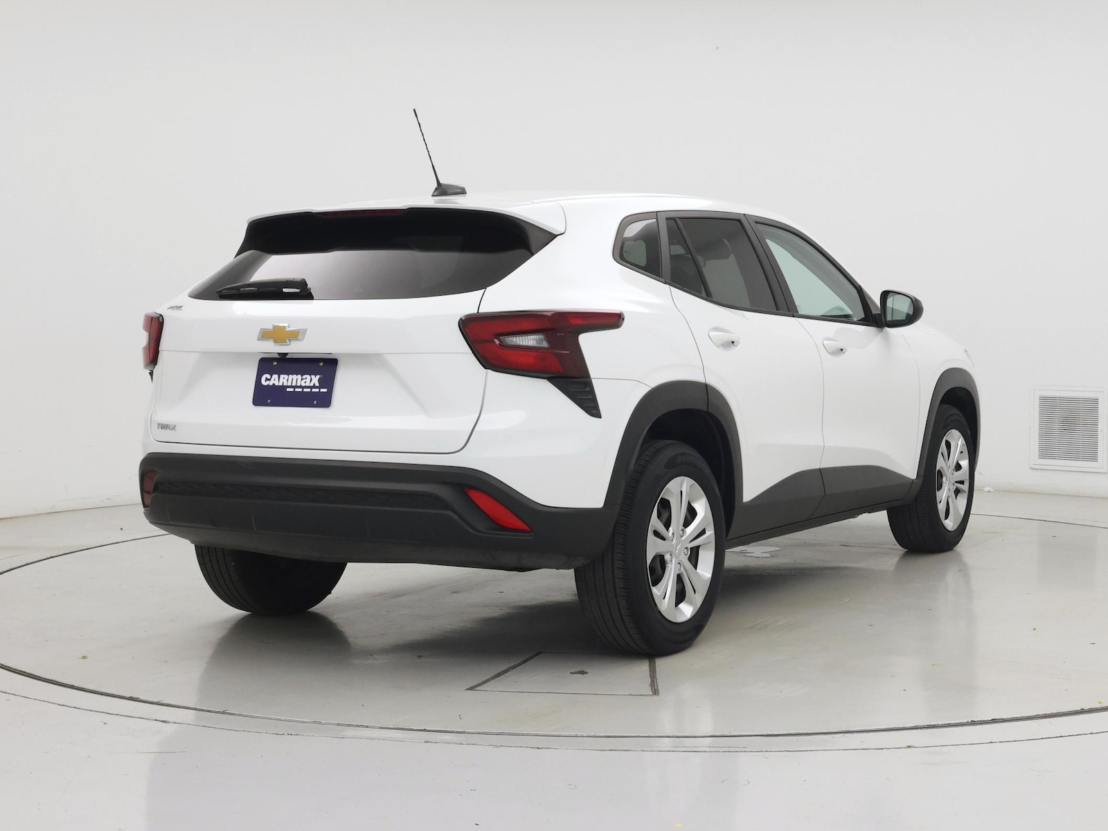 2024 Chevrolet Trax LS - Photo 9