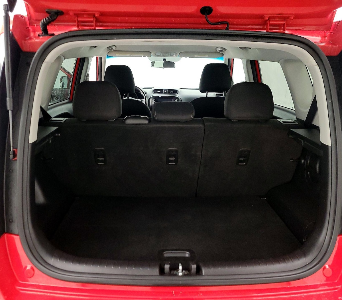 Trunk/Cargo (Seats Up)