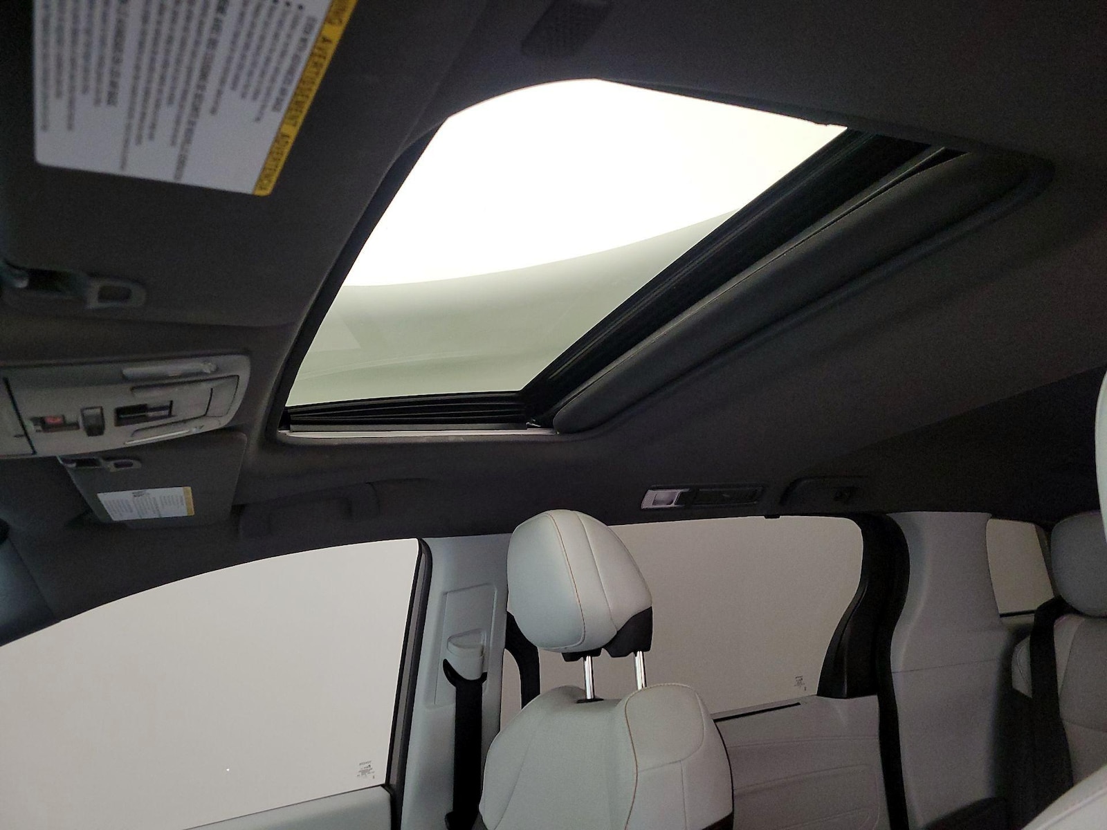Sunroof(s) & Overhead Airbags