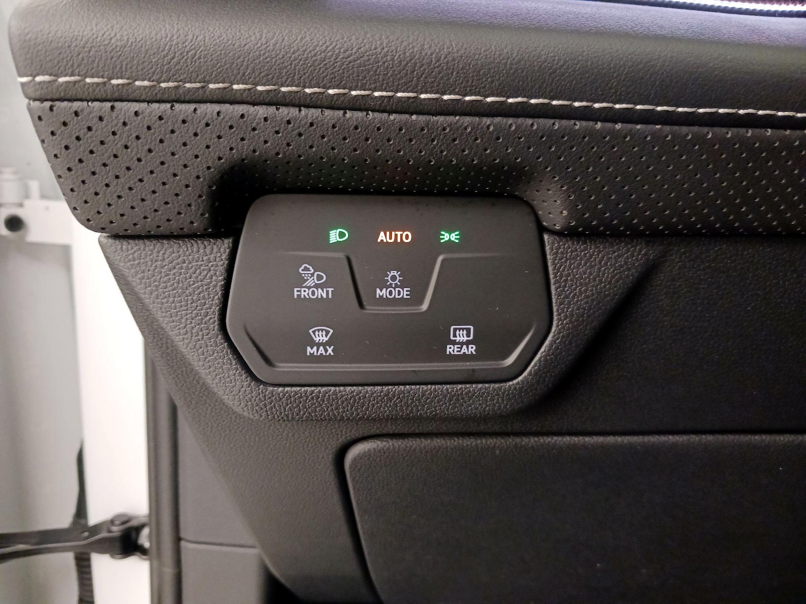2025 Volkswagen Atlas Cross Sport SEL - Photo 14