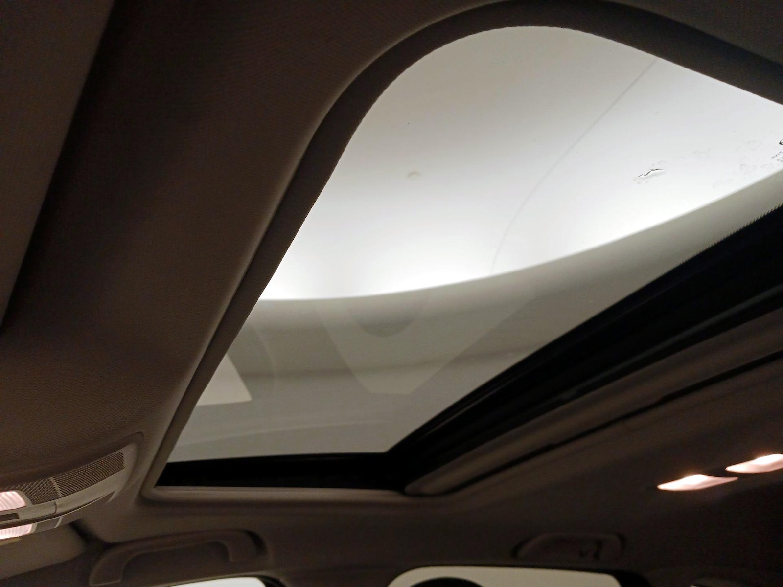 Sunroof(s) & Overhead Airbags