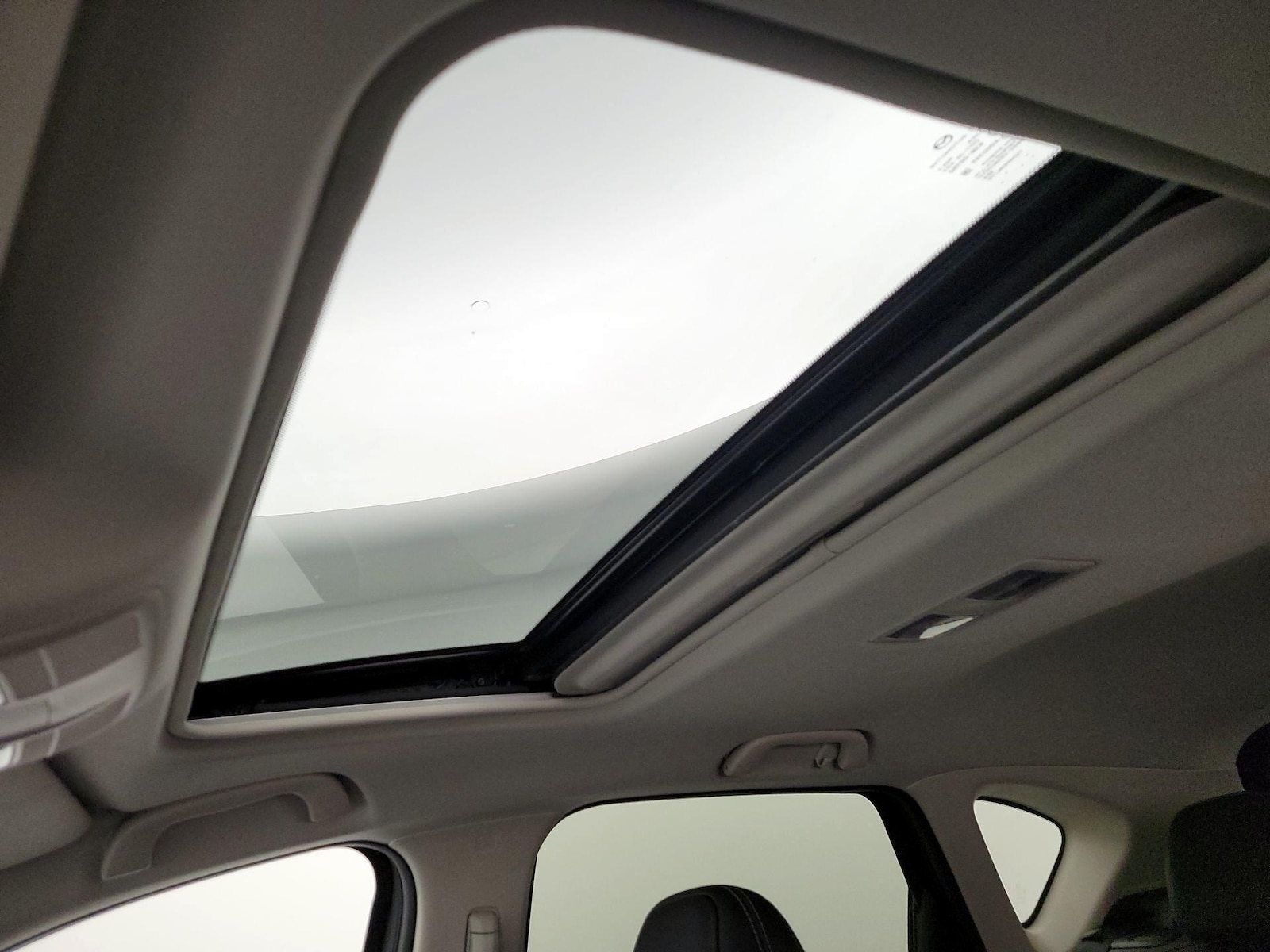 Sunroof(s) & Overhead Airbags