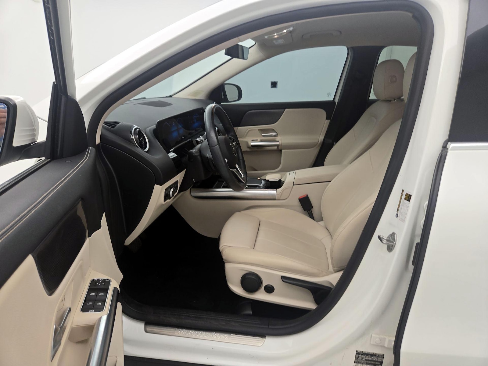 Side Airbags & Leatherette Seats