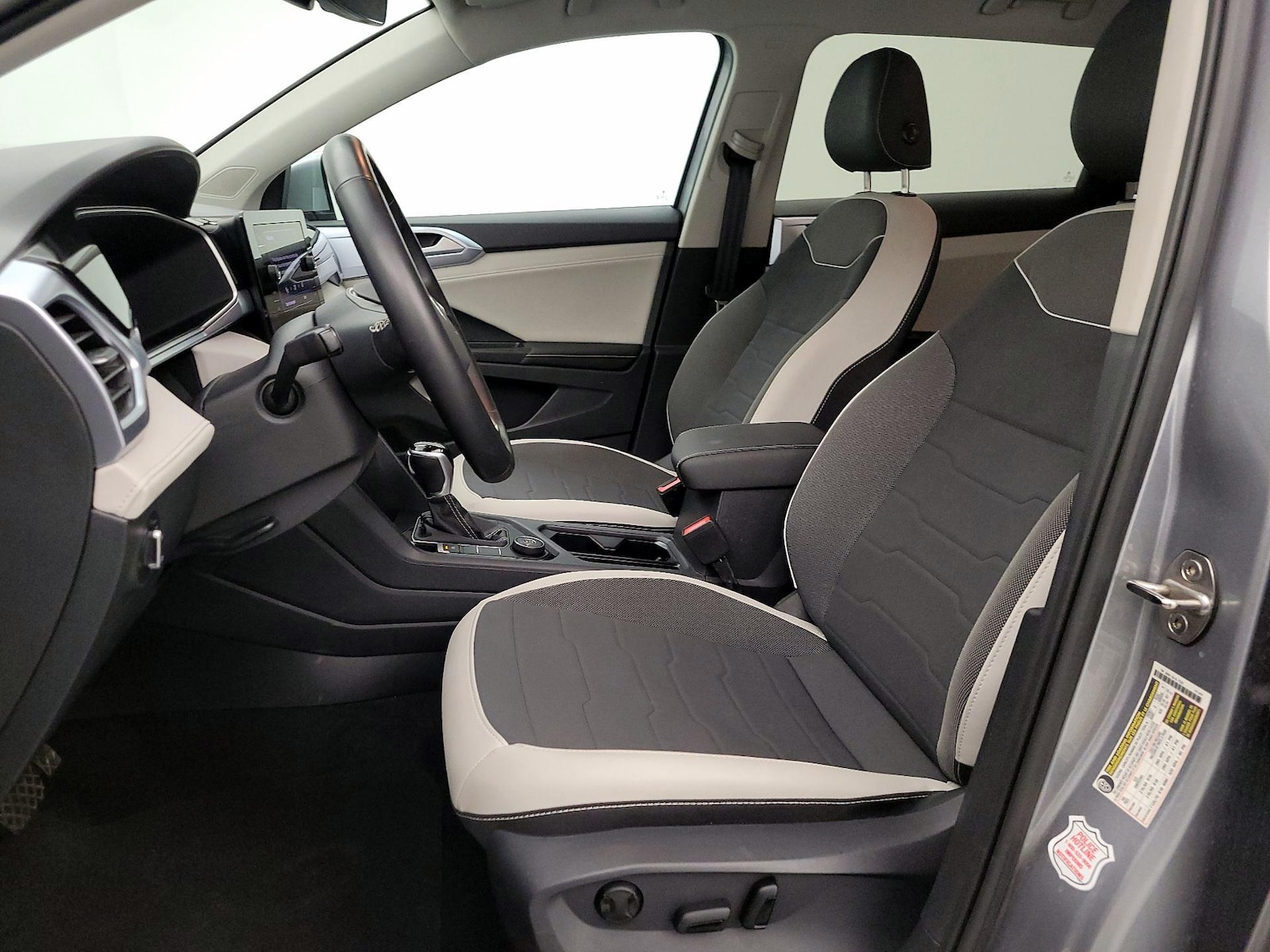 2025 Volkswagen Taos SE - Photo 12