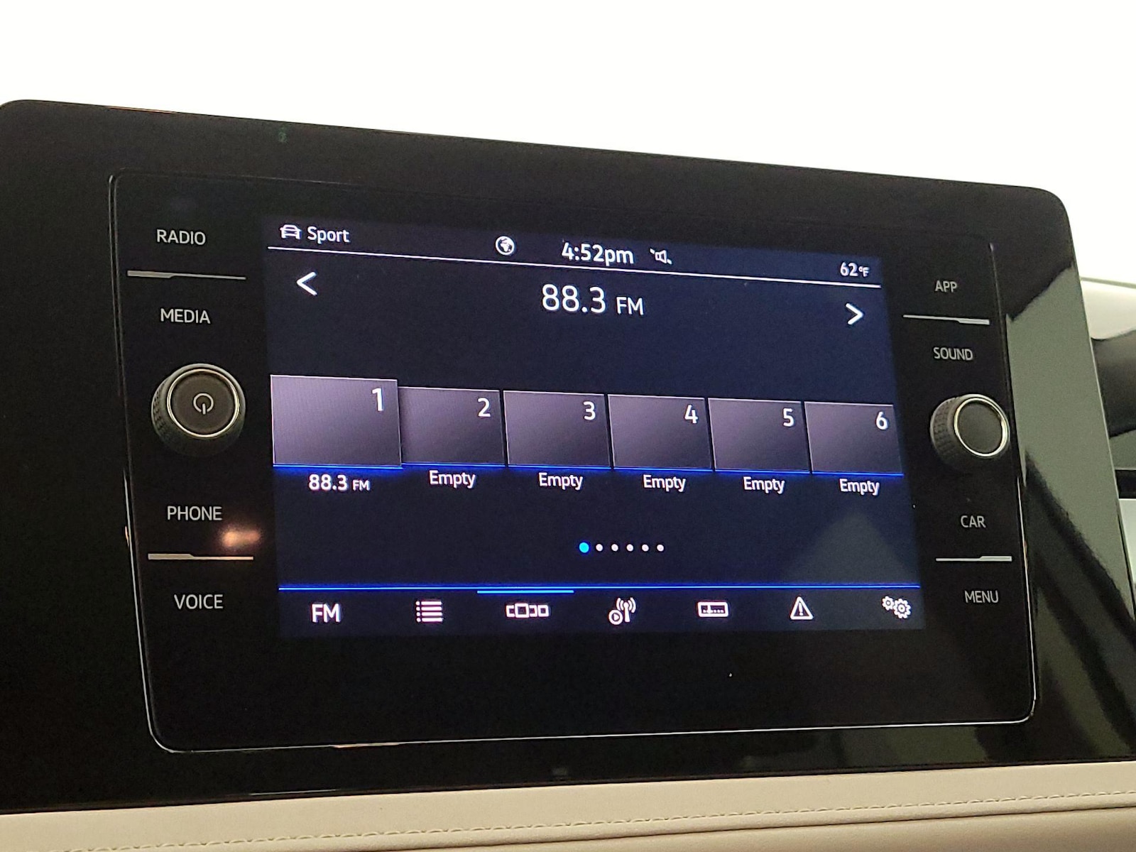 2025 Volkswagen Taos SE - Photo 16