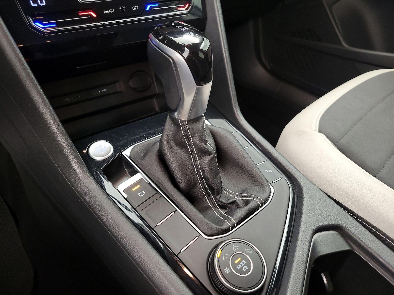 2025 Volkswagen Taos SE - Photo 18