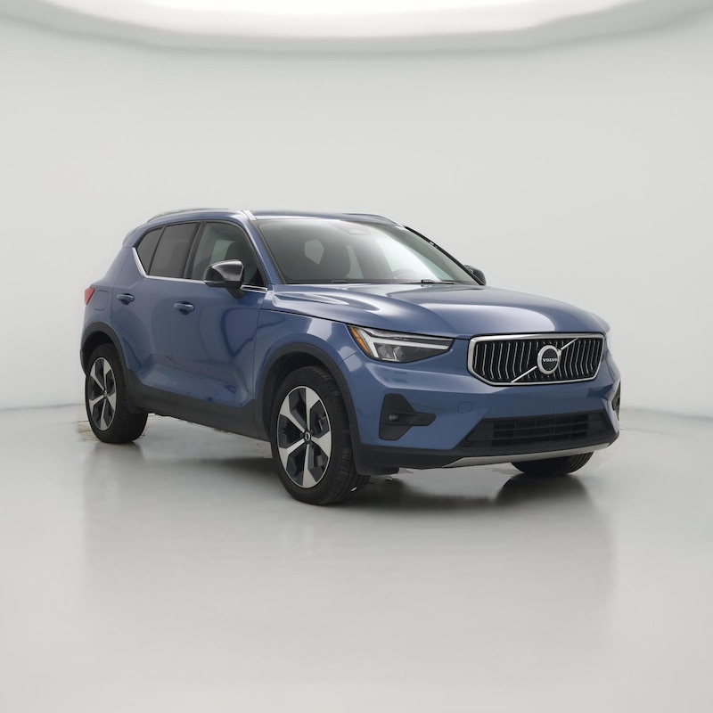 2025 Volvo XC40 B5 Plus Bright Theme