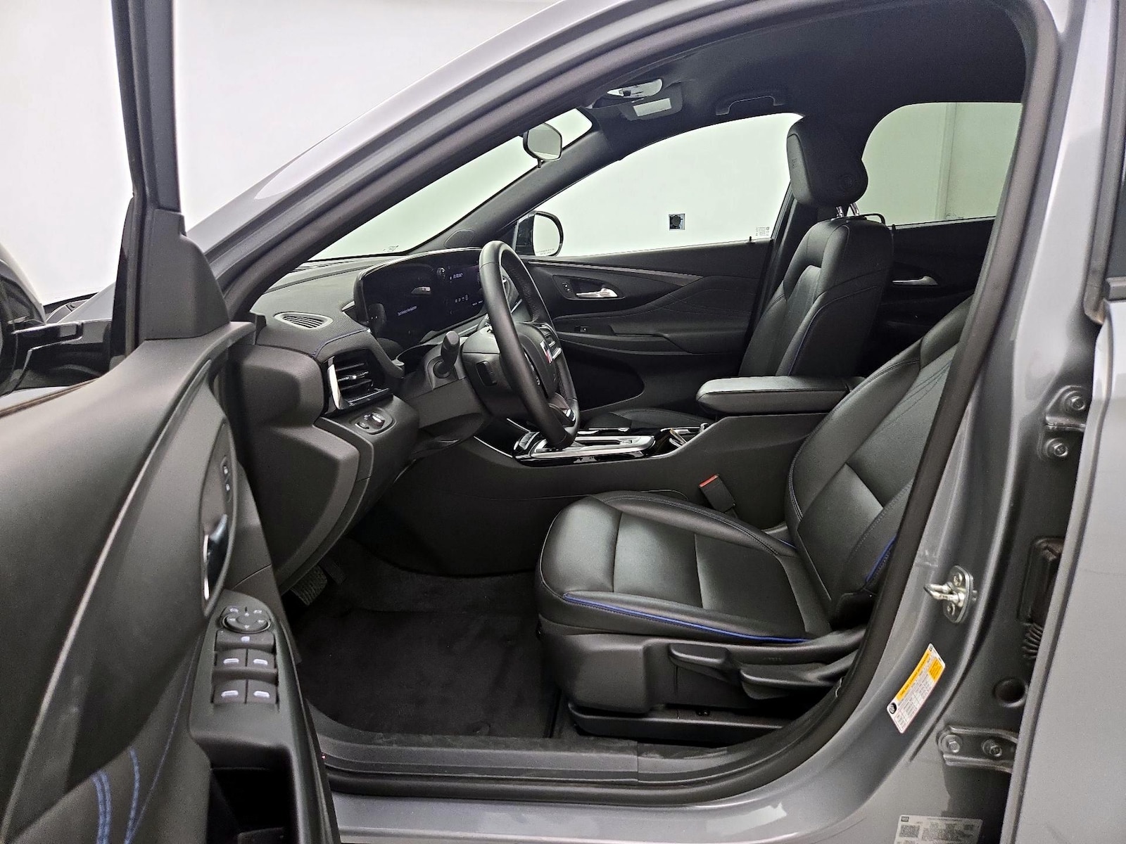 Side Airbags & Leatherette Seats
