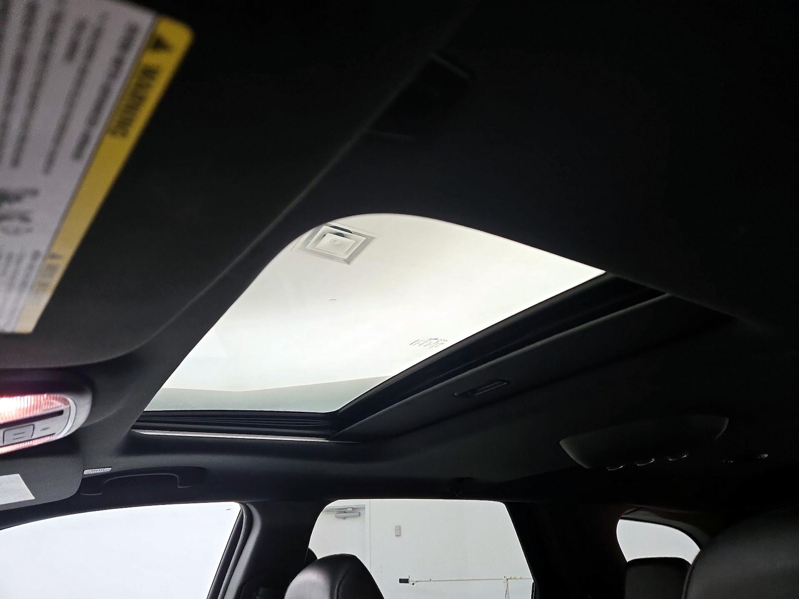 Sunroof(s) & Overhead Airbags