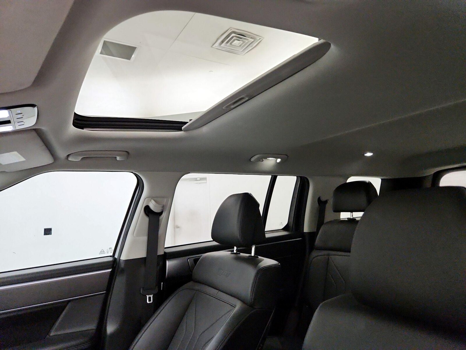 Sunroof(s) & Overhead Airbags