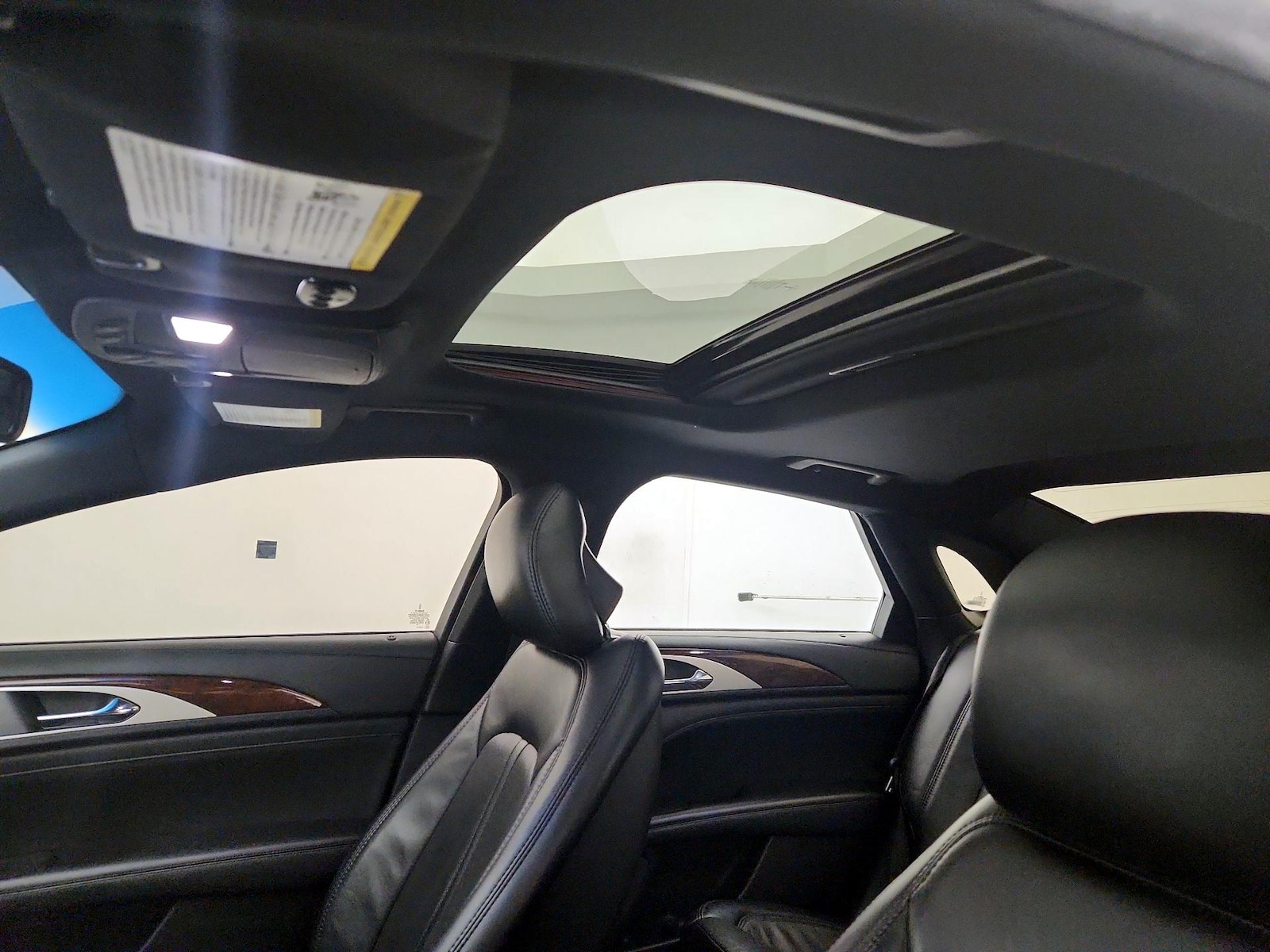 Sunroof(s) & Overhead Airbags