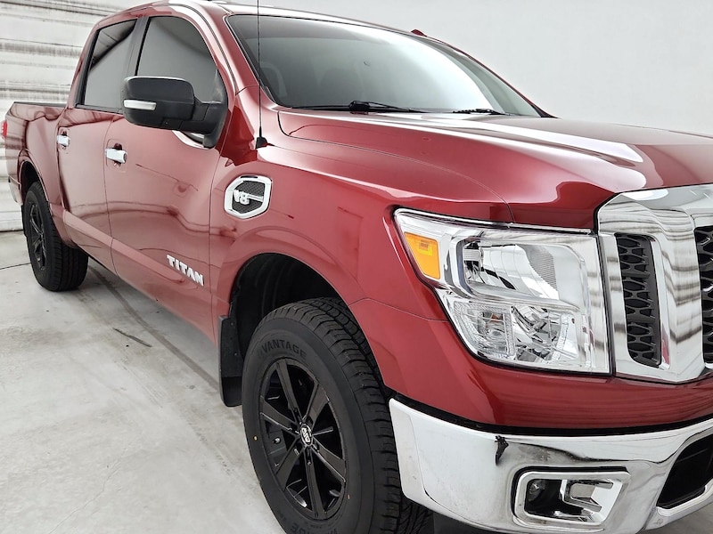 2017 Nissan Titan SV