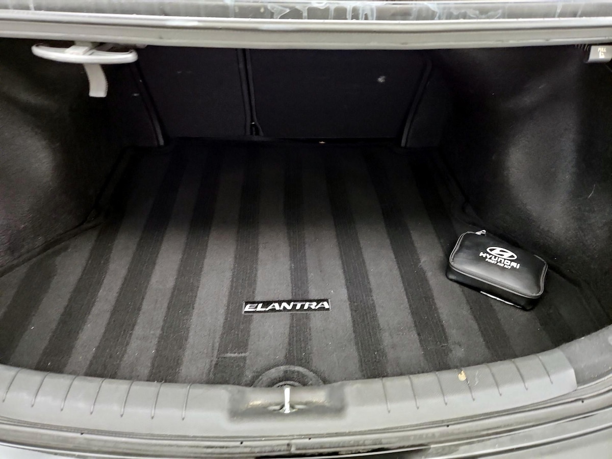 Trunk/Cargo (Seats Up)