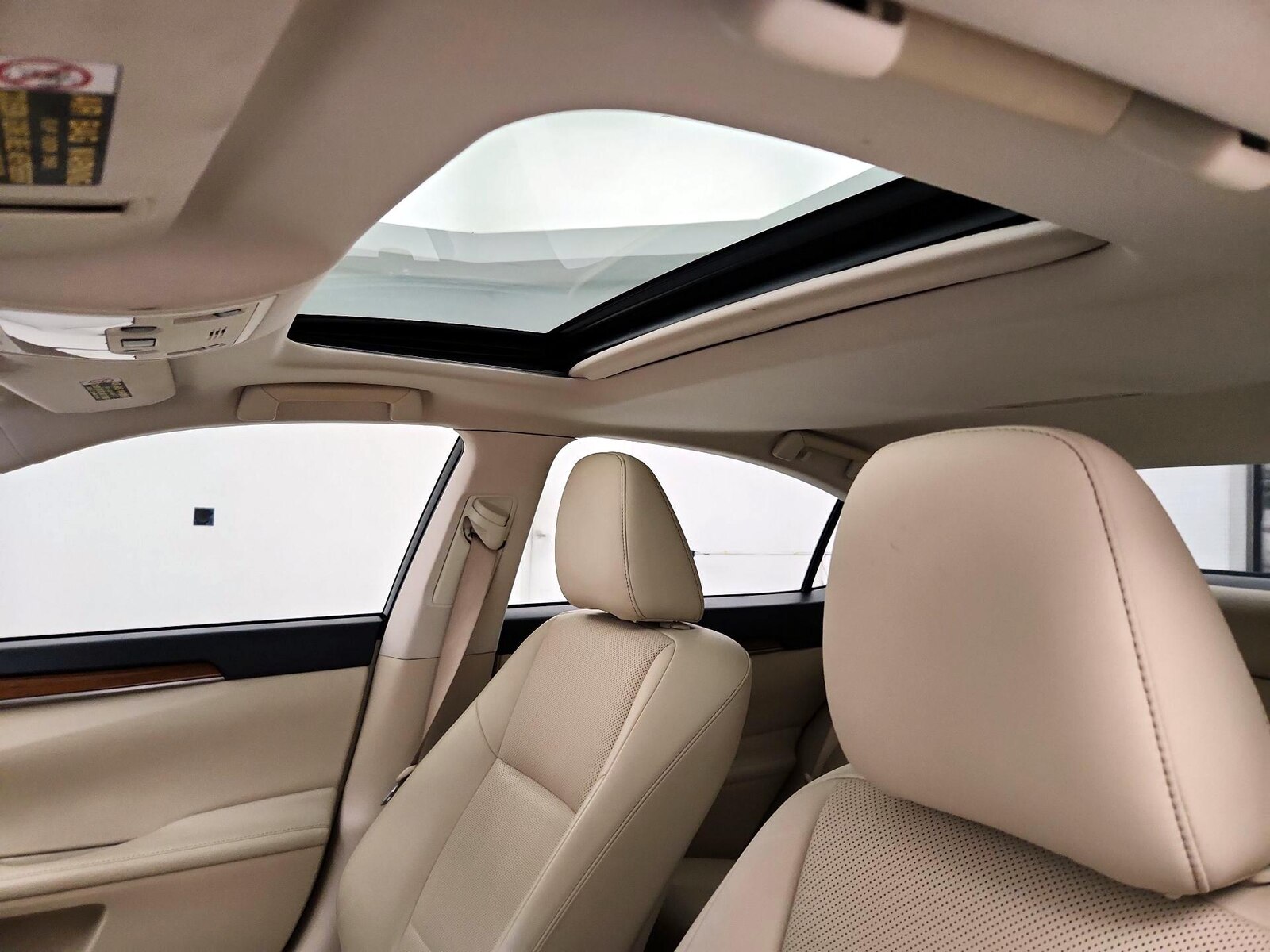 Sunroof(s) & Overhead Airbags