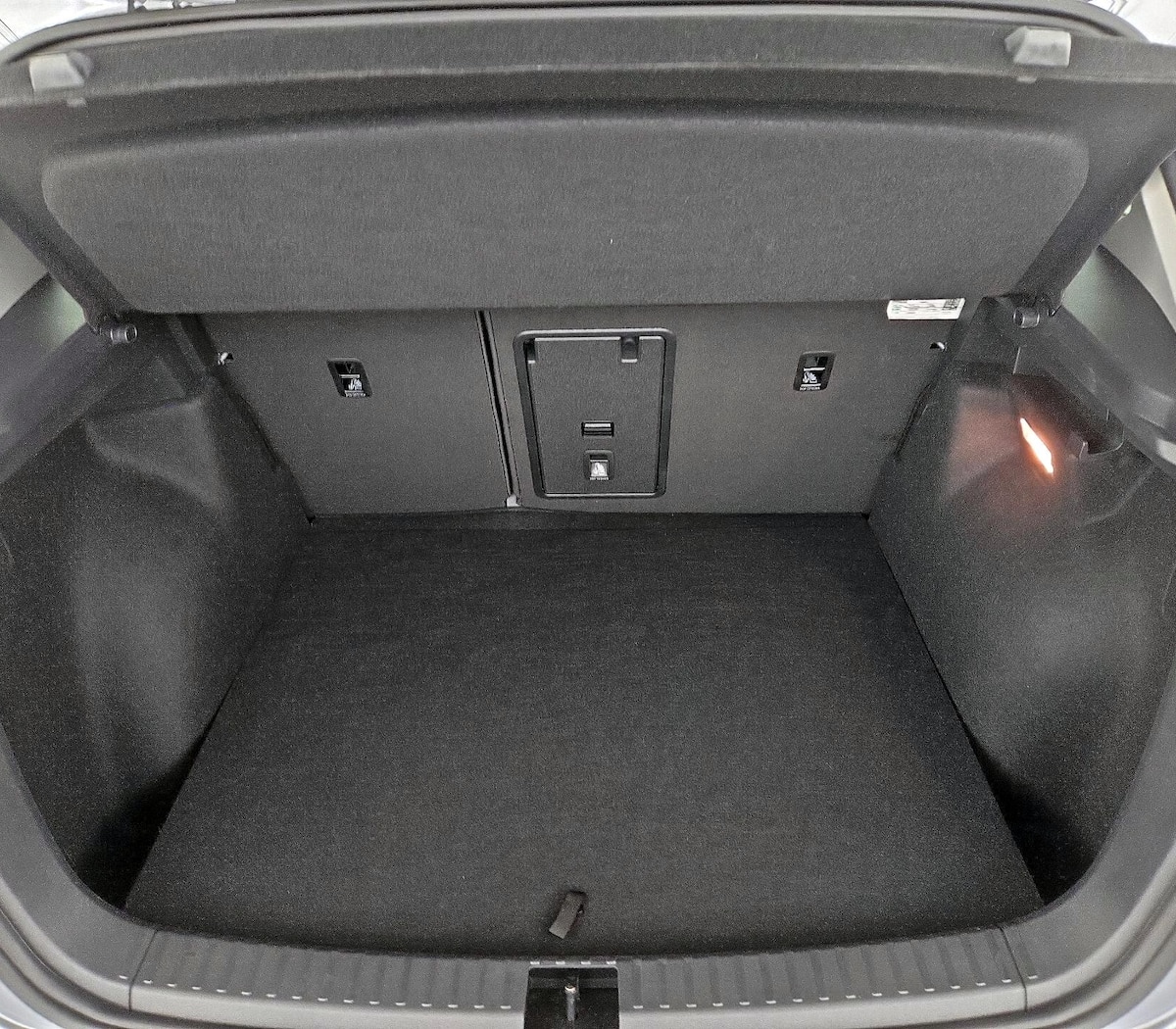 Trunk/Cargo (Seats Up)