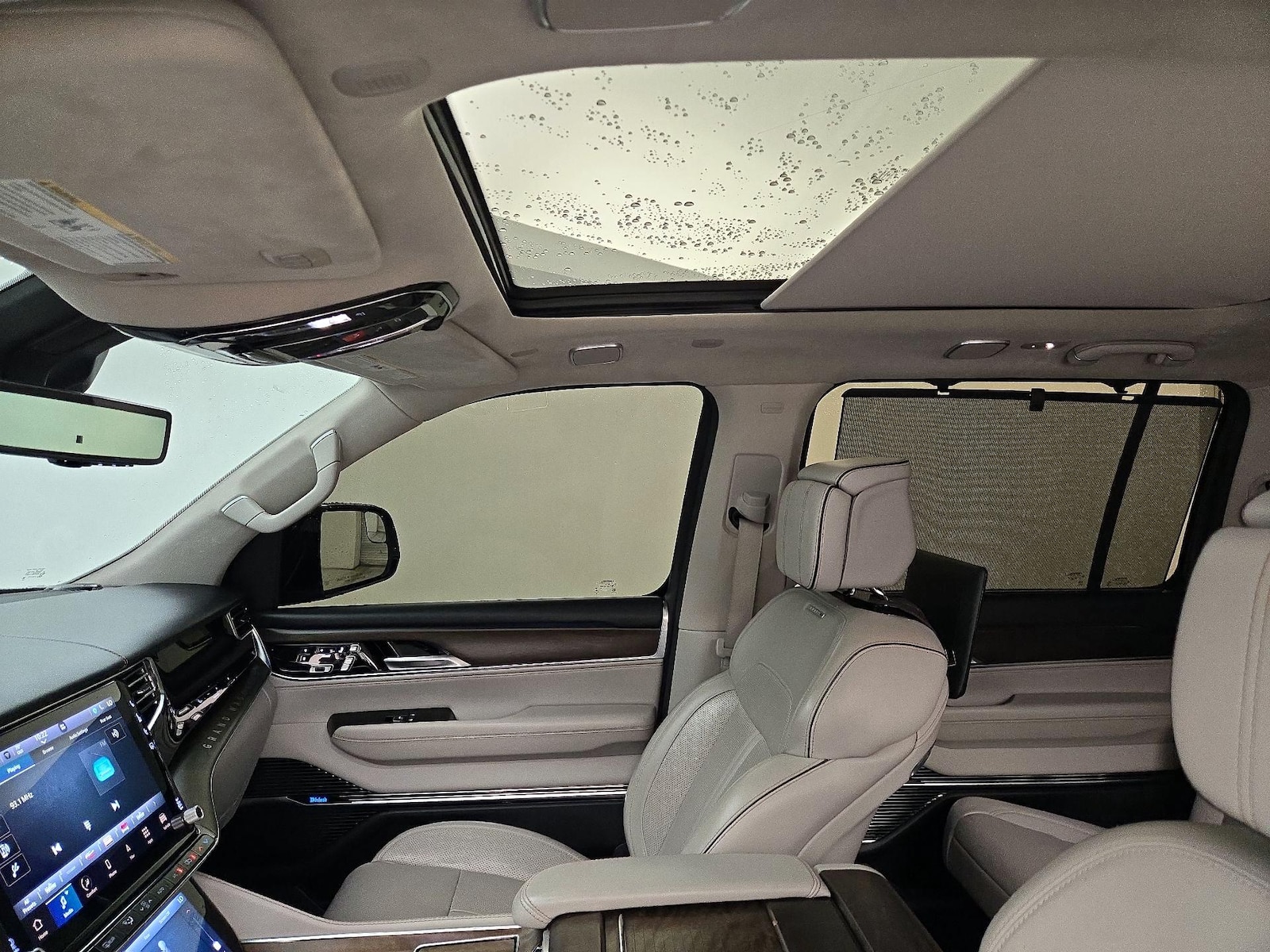 Panoramic Sunroof & Skylight(s)