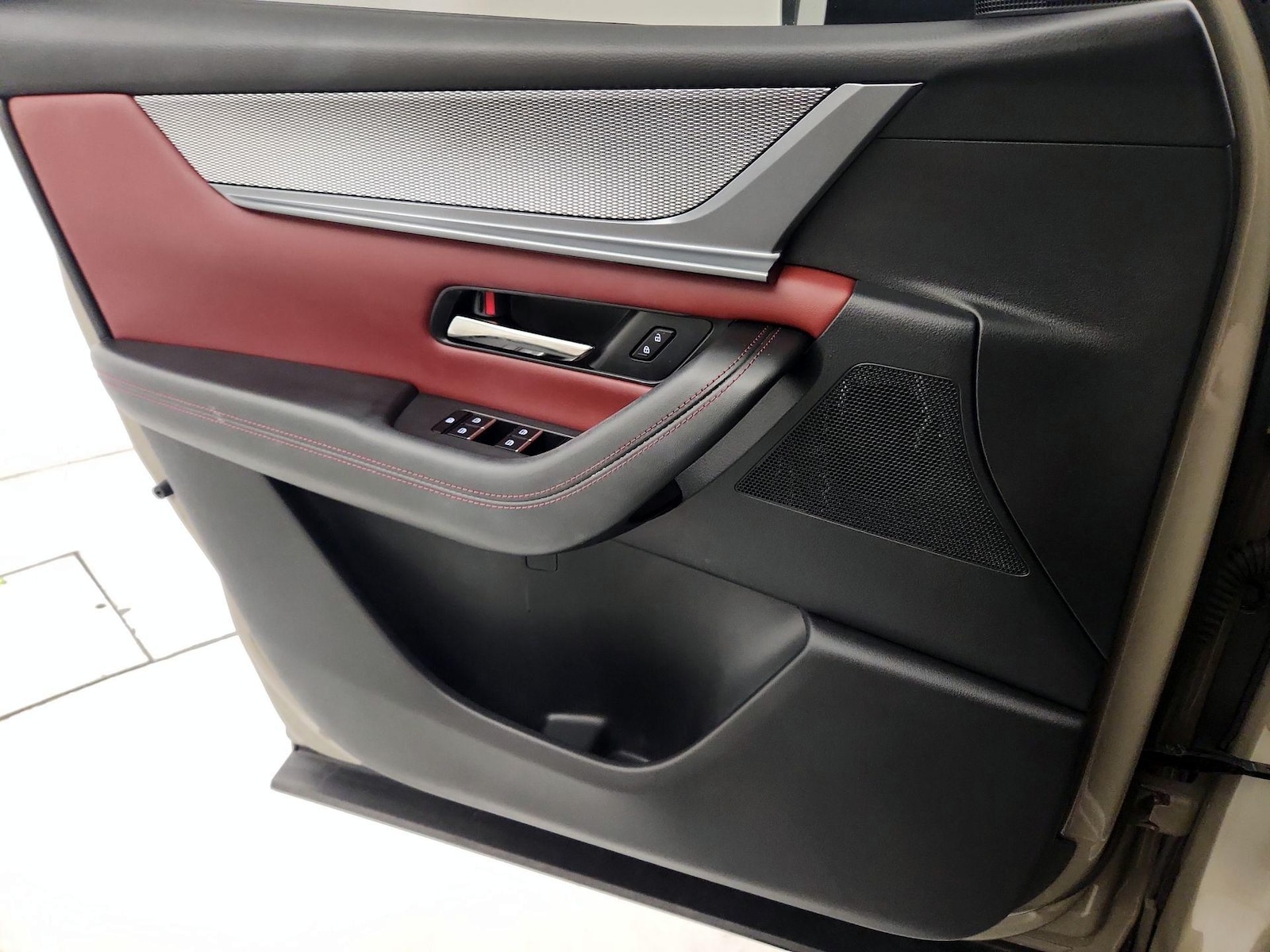 2025 Mazda CX-70 Premium Package - Photo 13