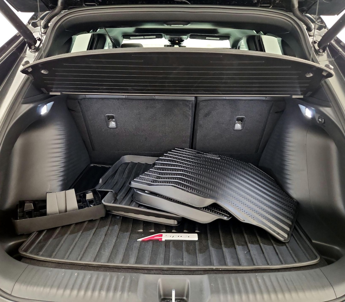 Trunk/Cargo (Seats Up)