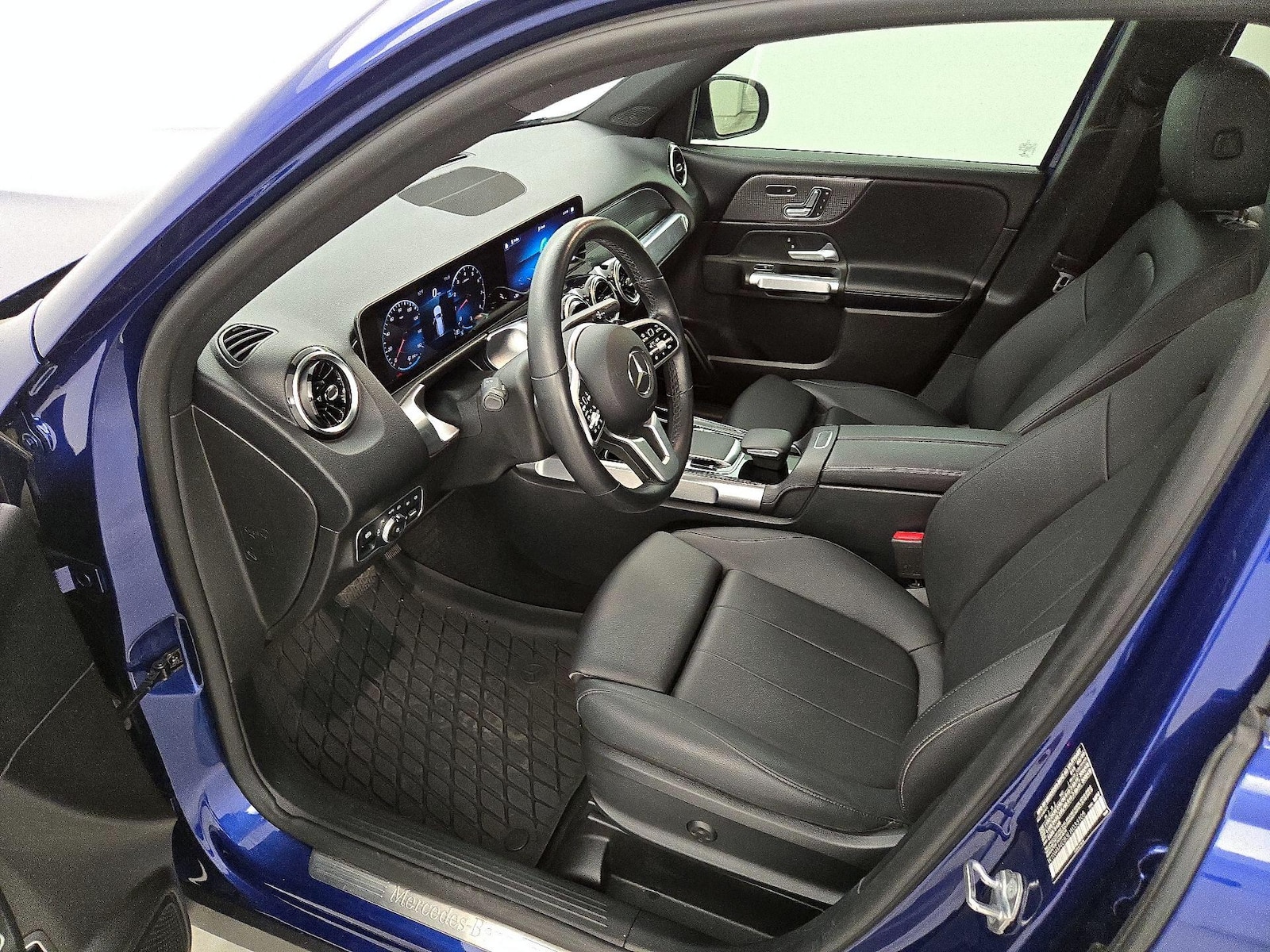 Power Seat(s) & Side Airbags