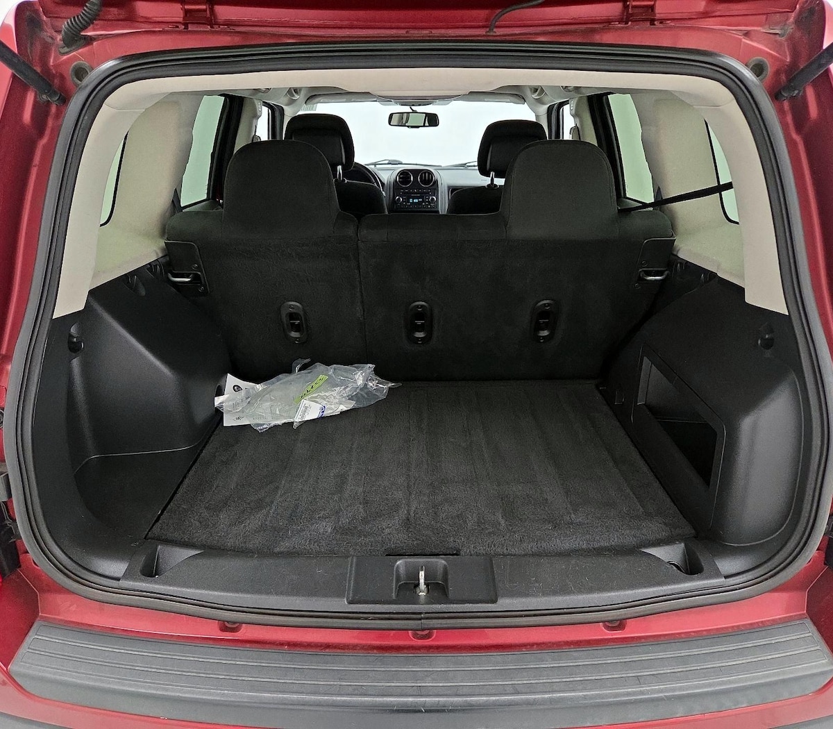 Trunk/Cargo (Seats Up)