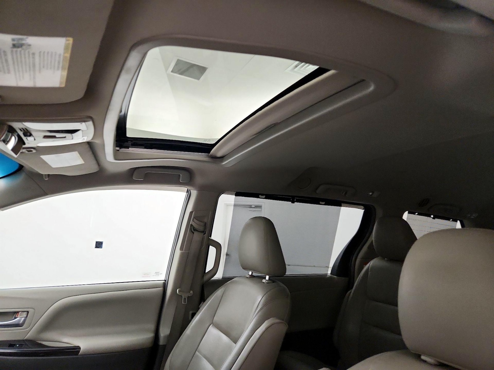 Sunroof(s) & Overhead Airbags