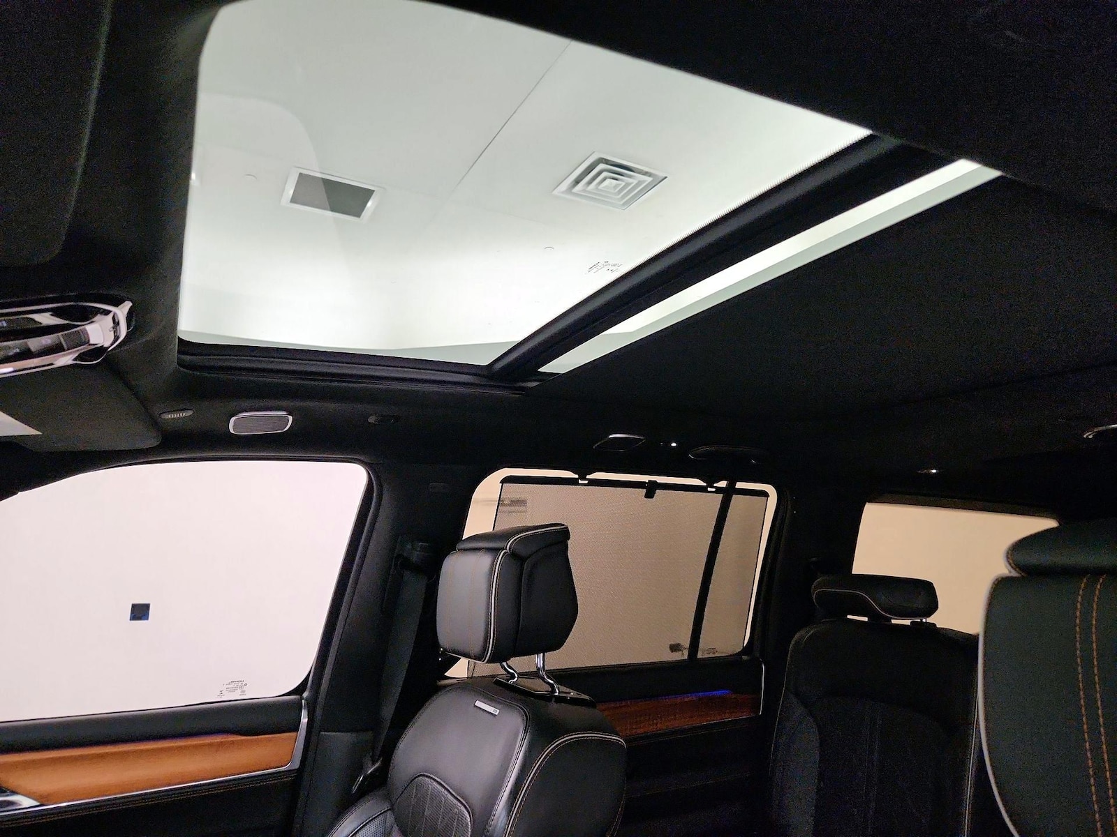 Panoramic Sunroof & Skylight(s)