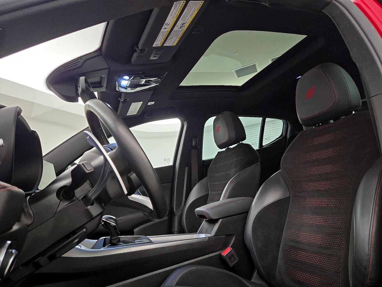 Sunroof(s) & Overhead Airbags