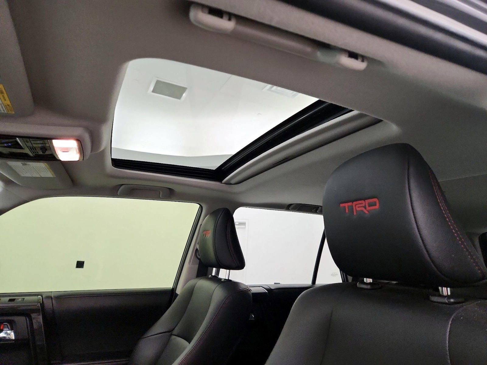 Sunroof(s) & Overhead Airbags