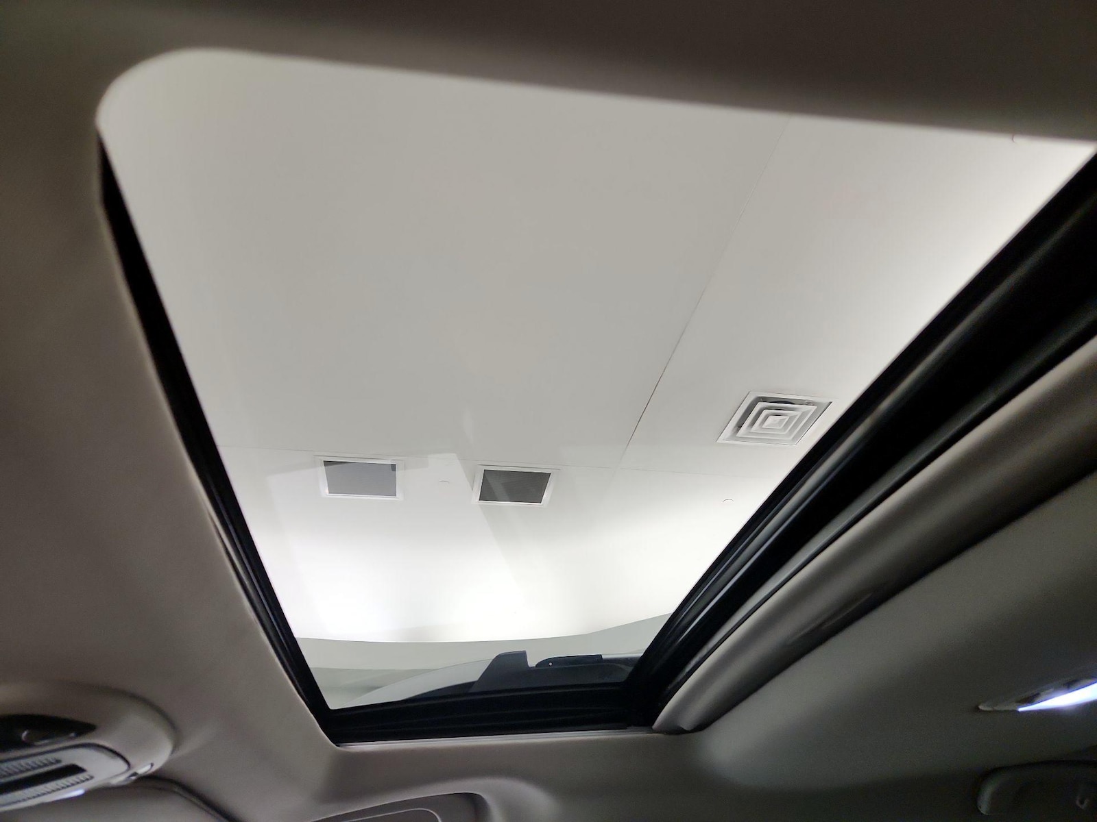 Sunroof(s) & Overhead Airbags