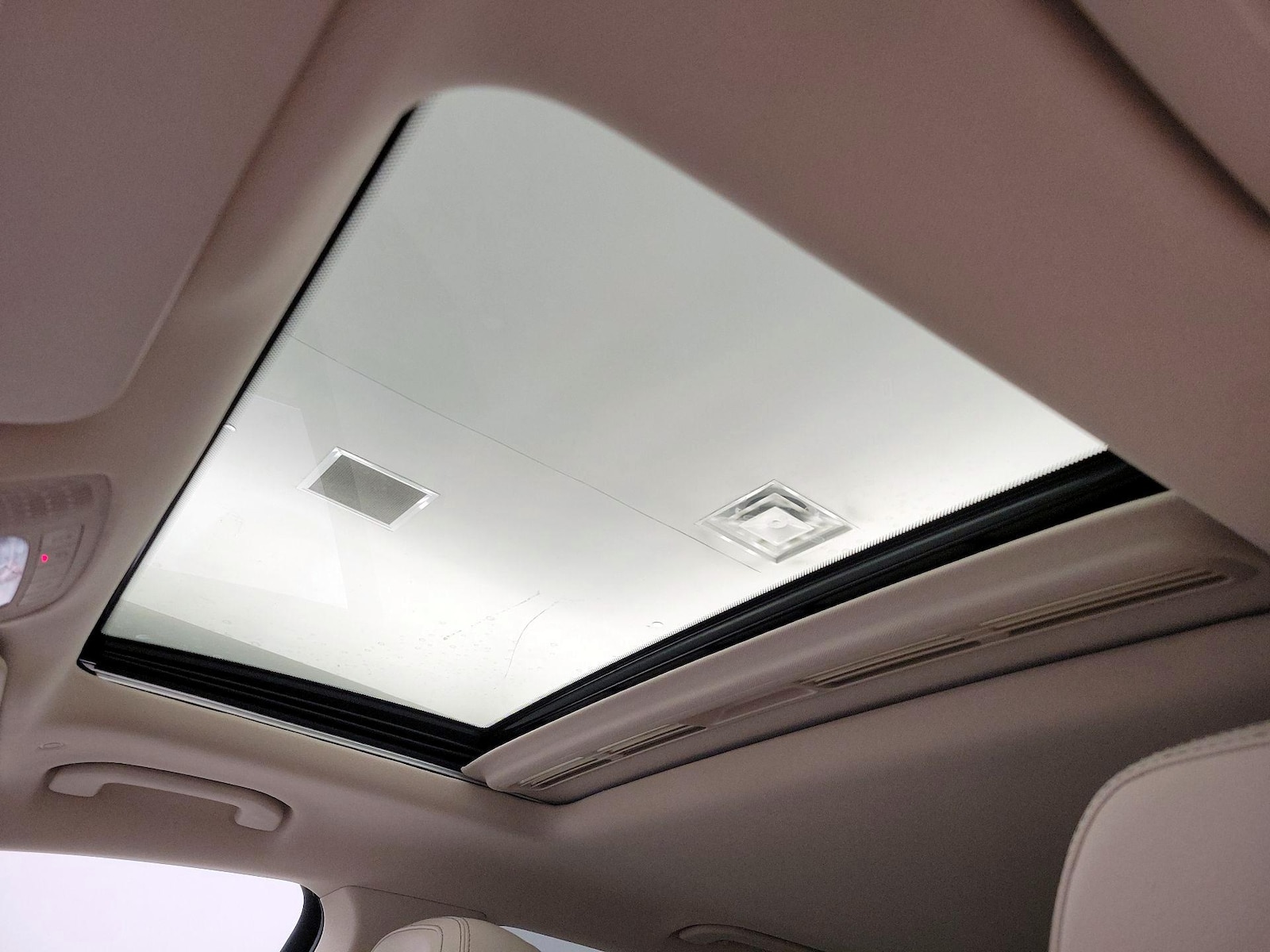 Sunroof(s) & Overhead Airbags