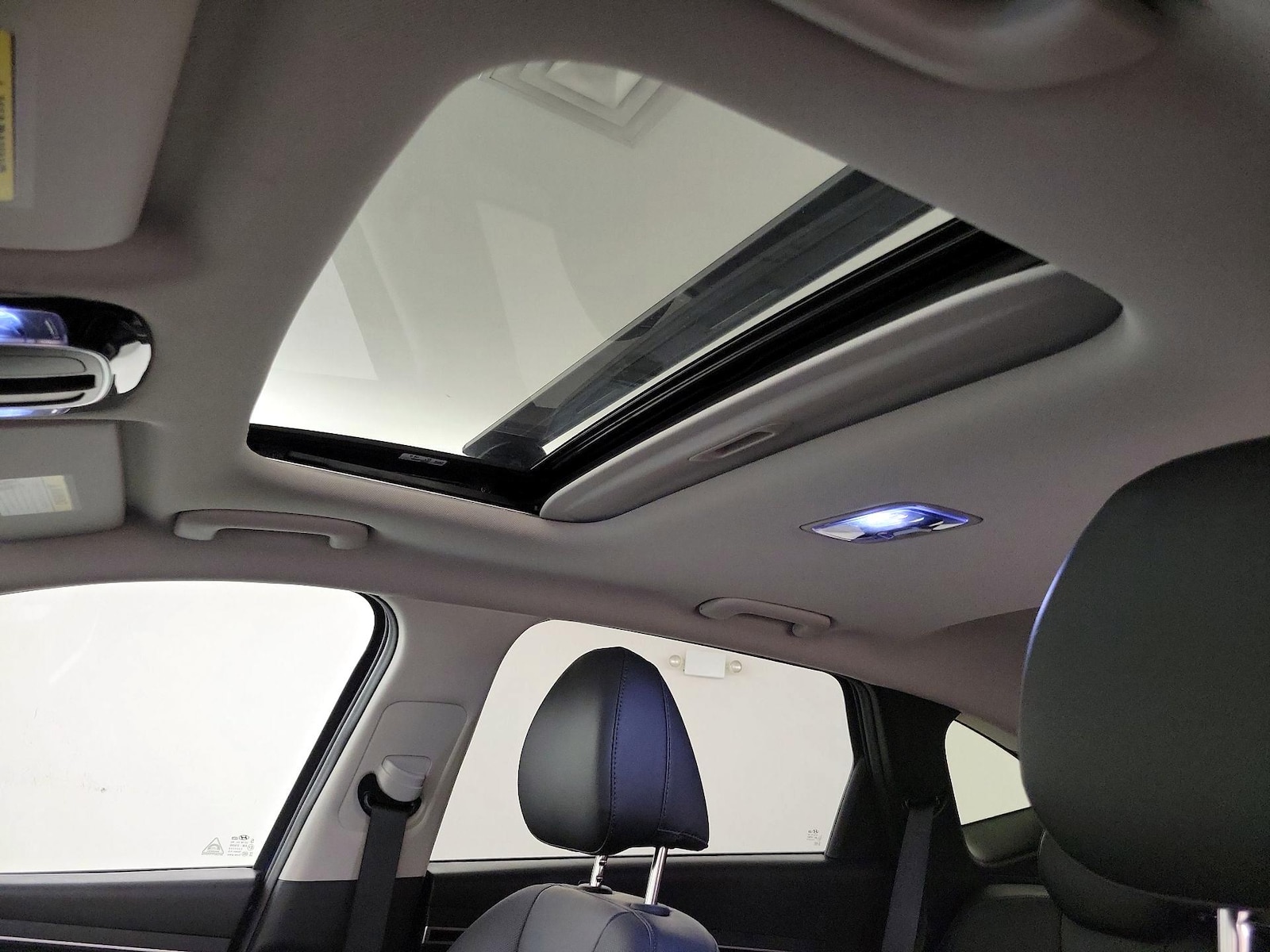 Sunroof(s) & Overhead Airbags