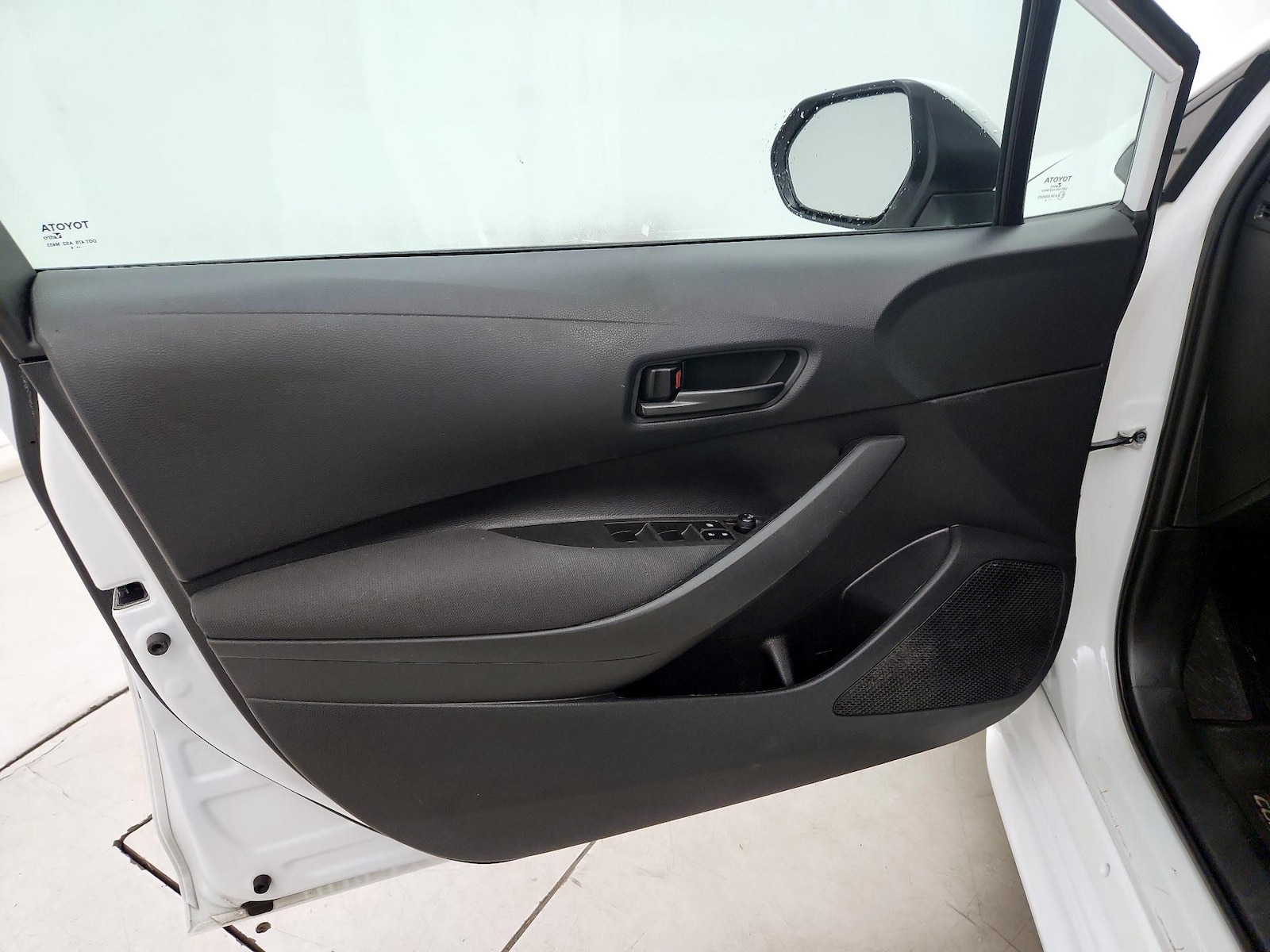 2024 Toyota Corolla LE - Photo 11