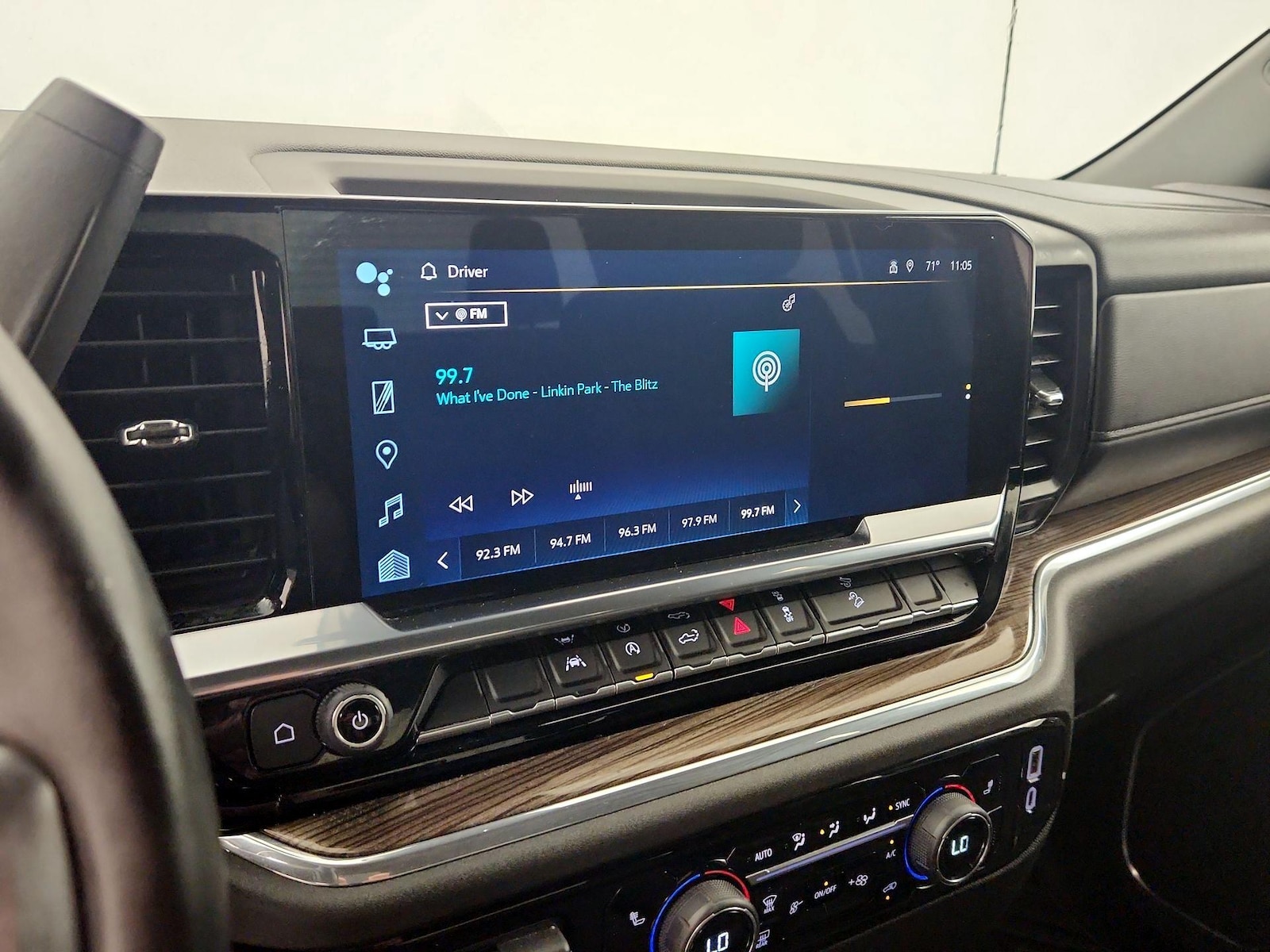 2023 Chevrolet Silverado 1500 LT - Photo 14
