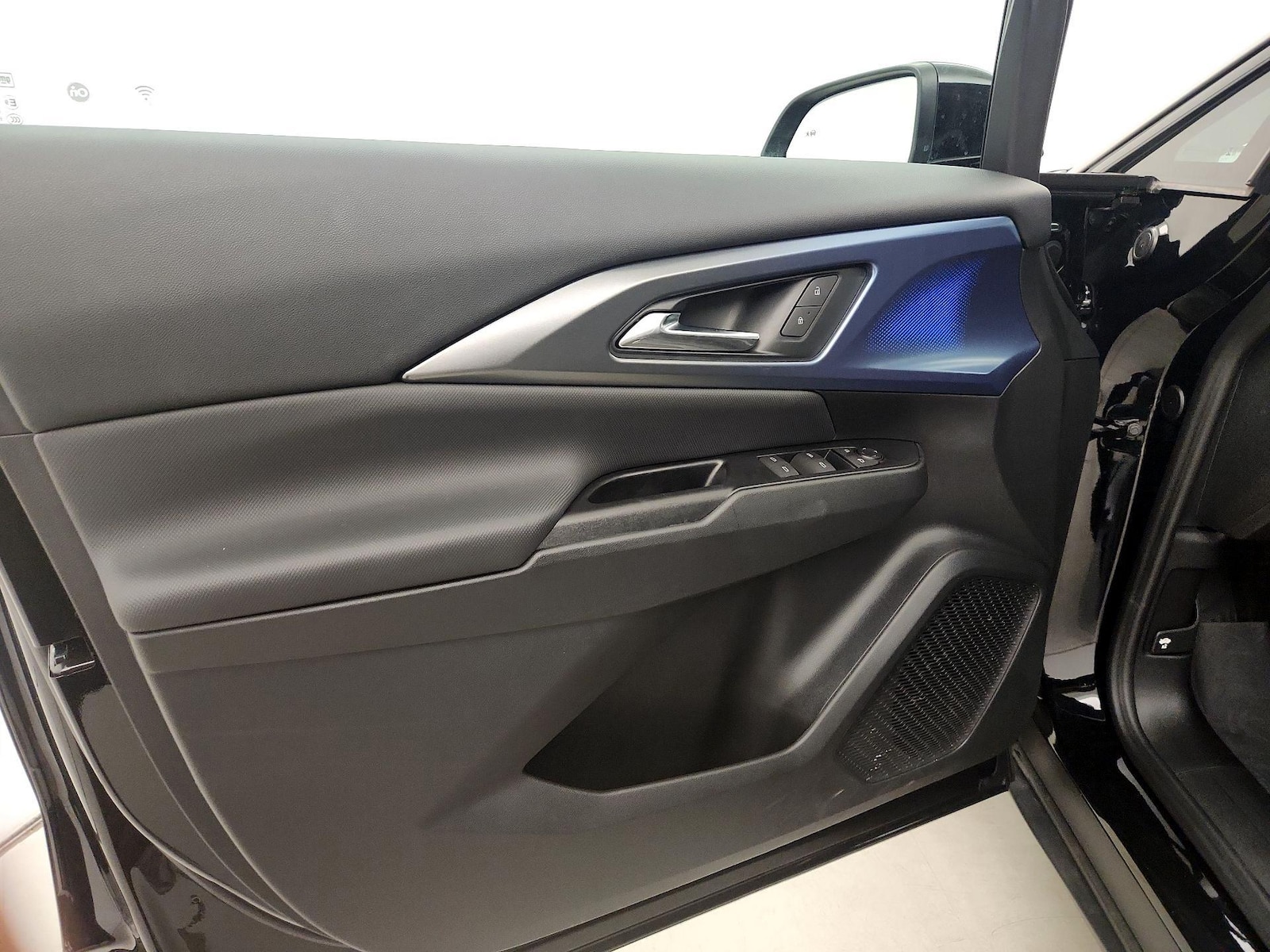 2024 Chevrolet Equinox EV LT - Photo 11
