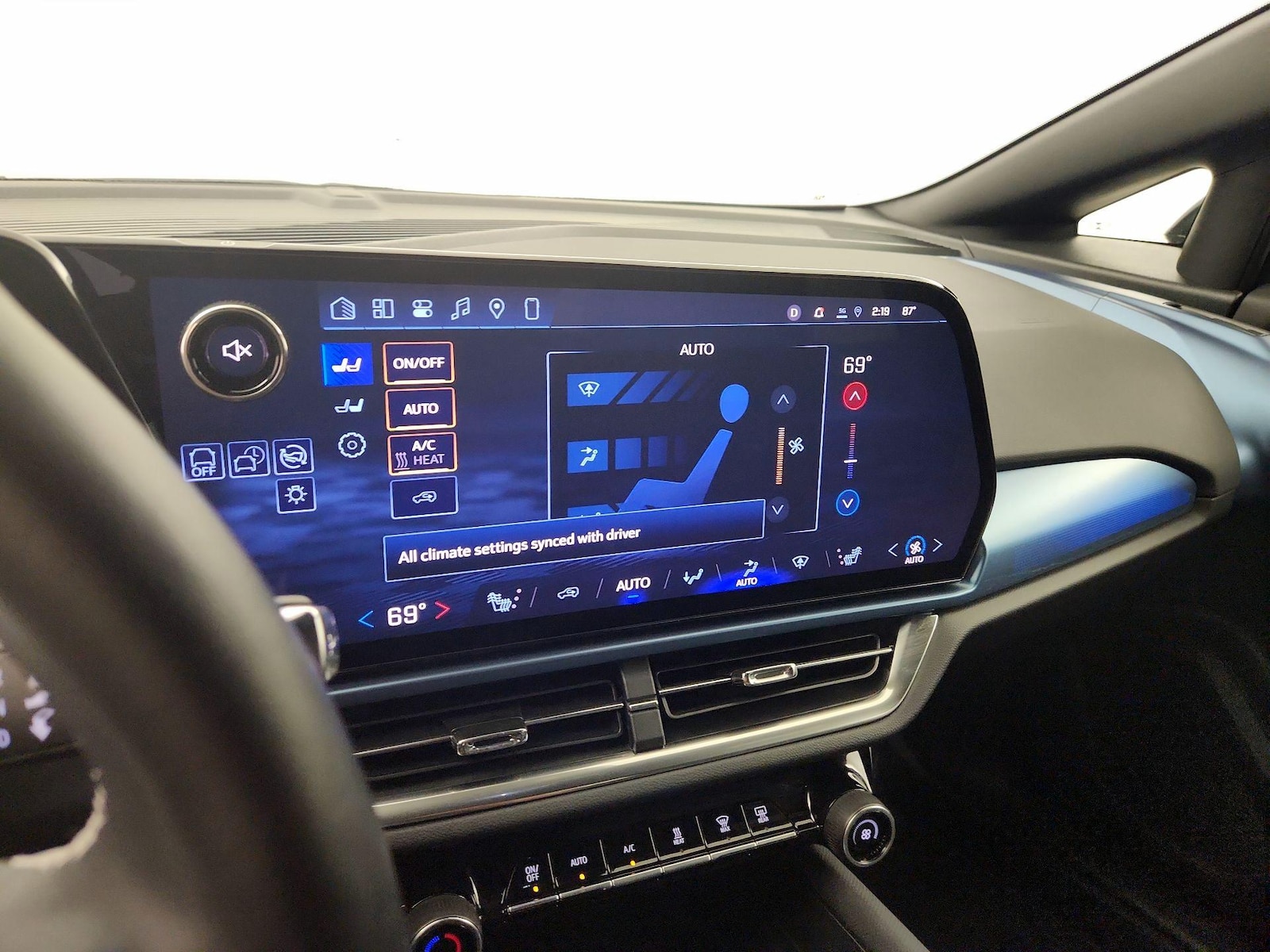 2024 Chevrolet Equinox EV LT - Photo 14