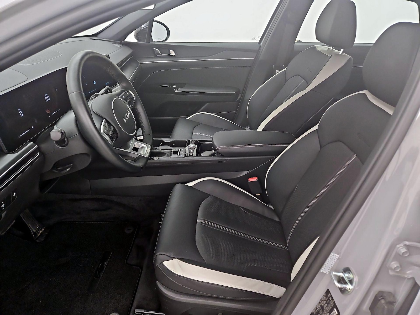 2025 Kia K5 GT-Line - Photo 12
