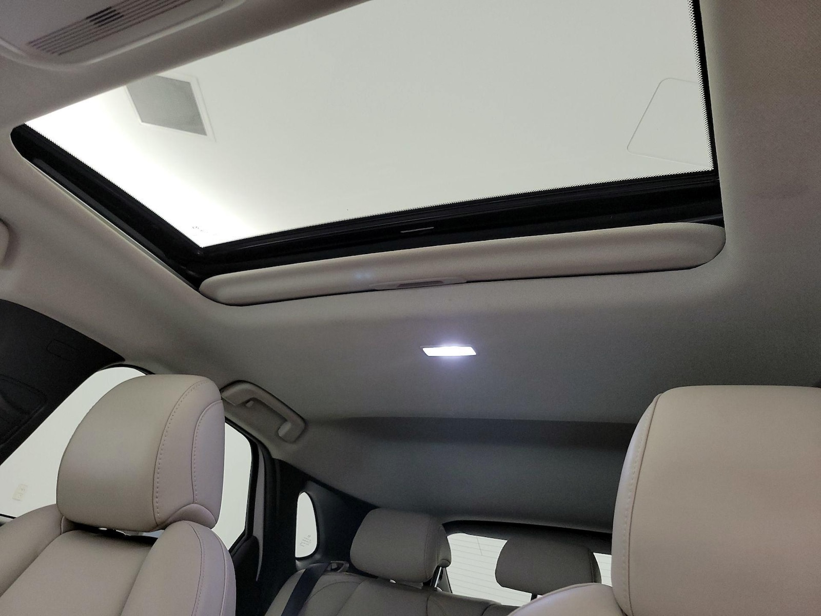 Sunroof(s) & Overhead Airbags