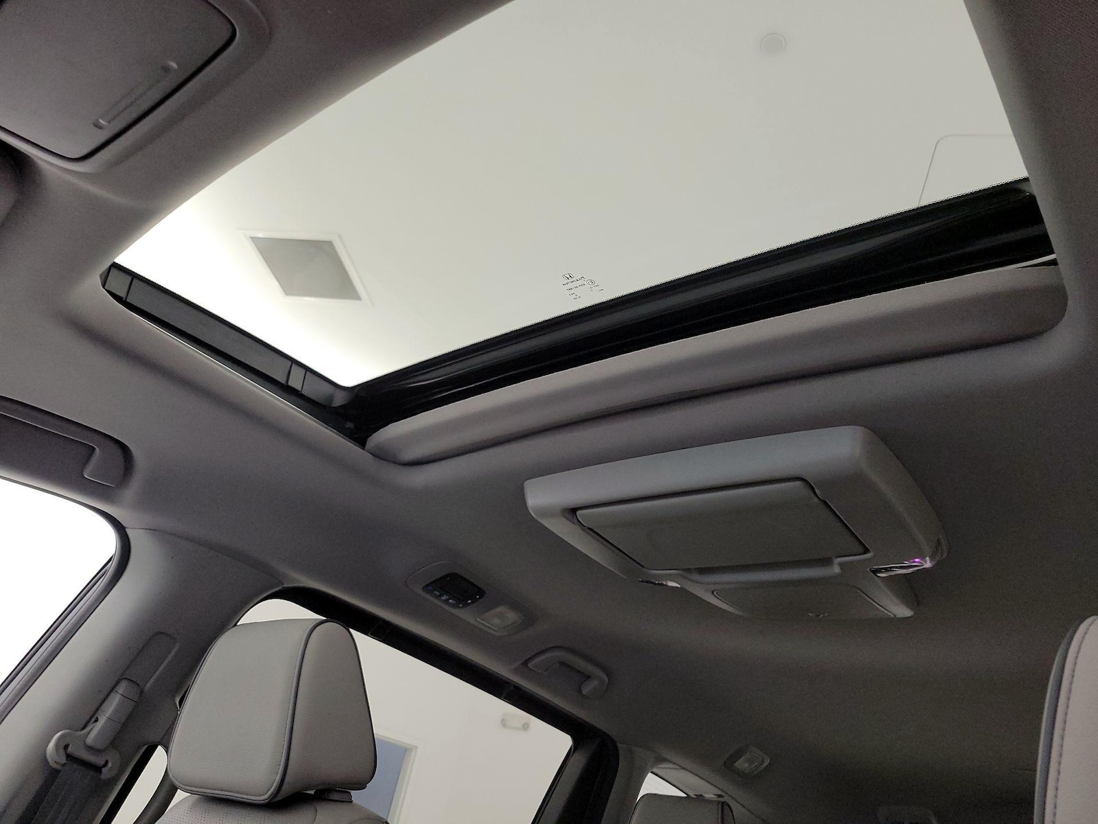 Sunroof(s) & Overhead Airbags