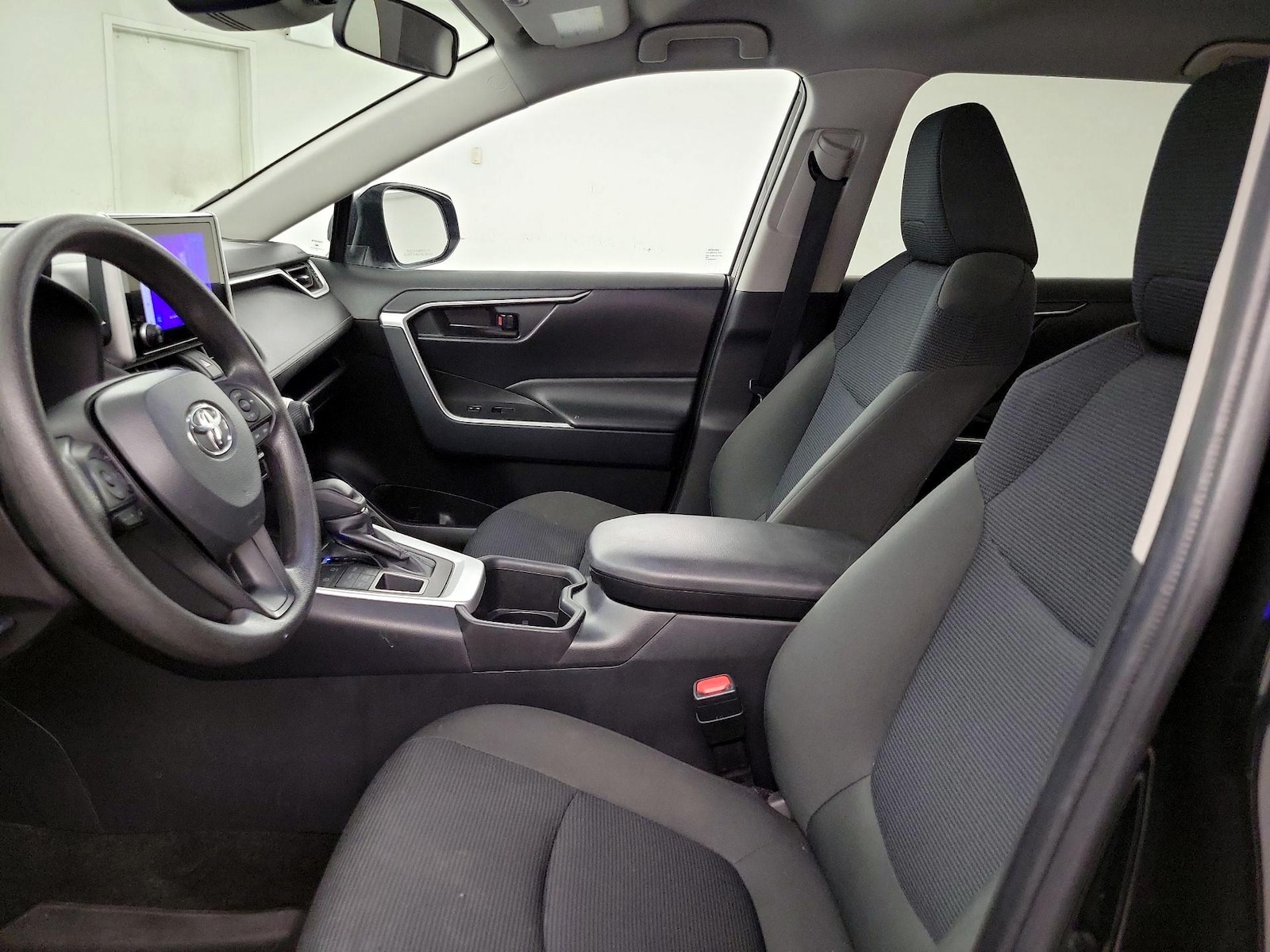 2025 Toyota RAV4 LE - Photo 12