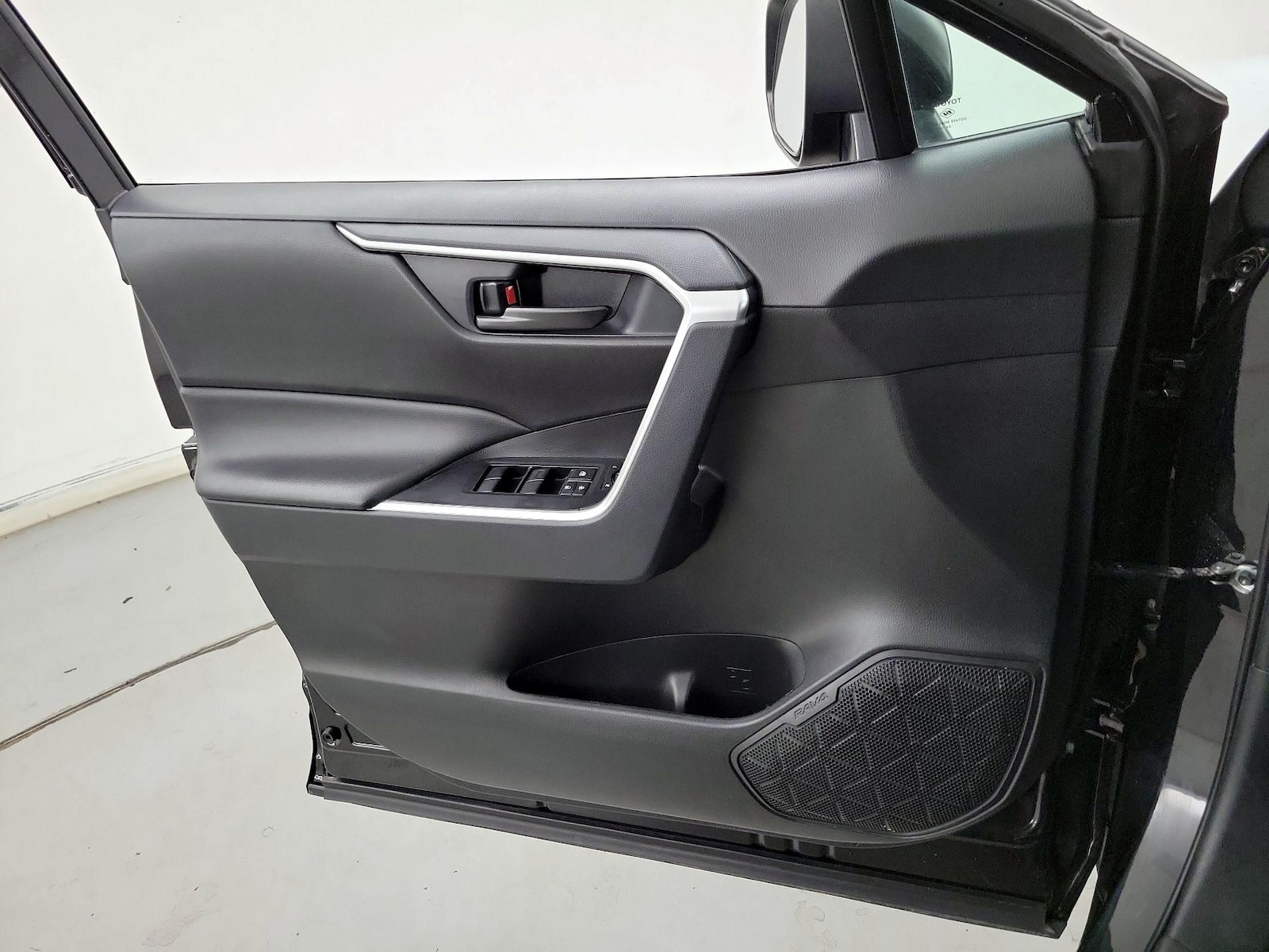 2025 Toyota RAV4 LE - Photo 13