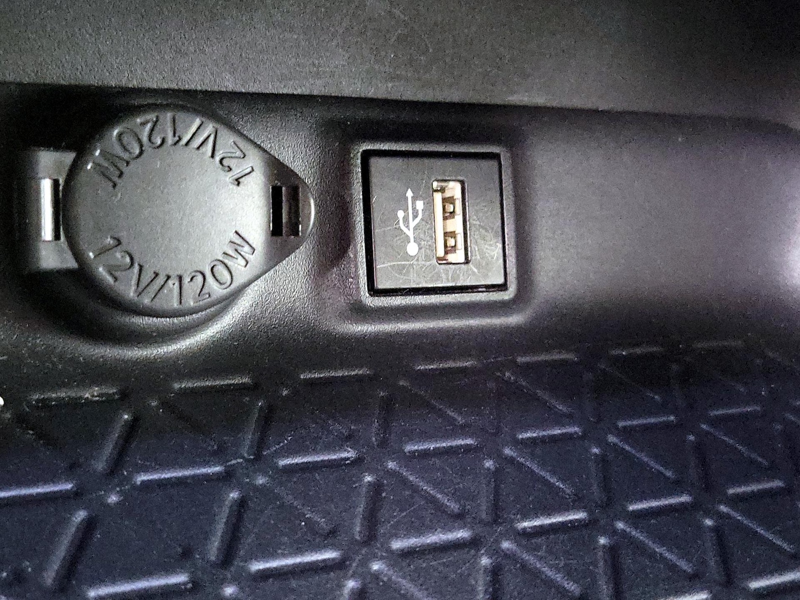 2025 Toyota RAV4 LE - Photo 20