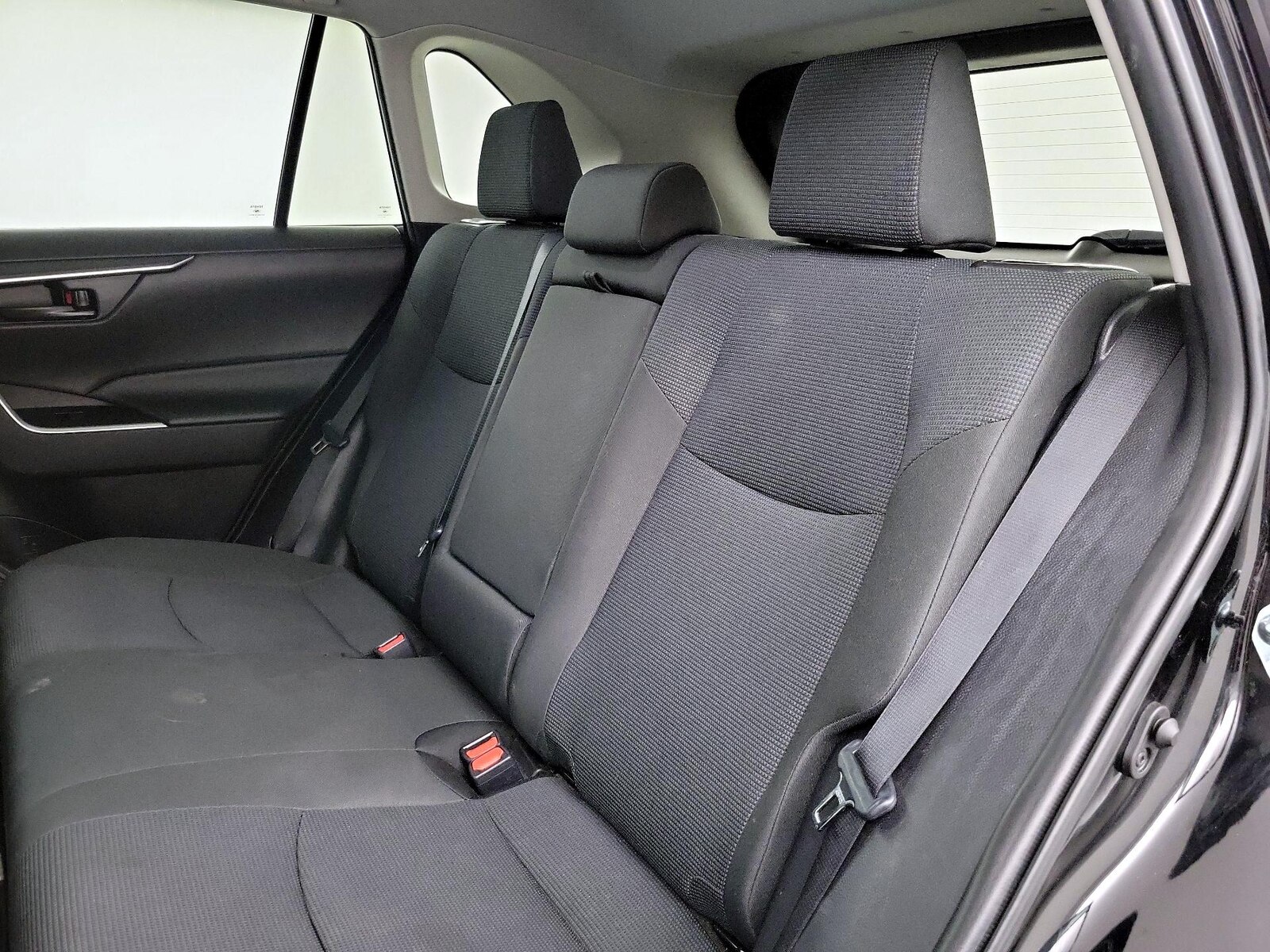 2025 Toyota RAV4 LE - Photo 21