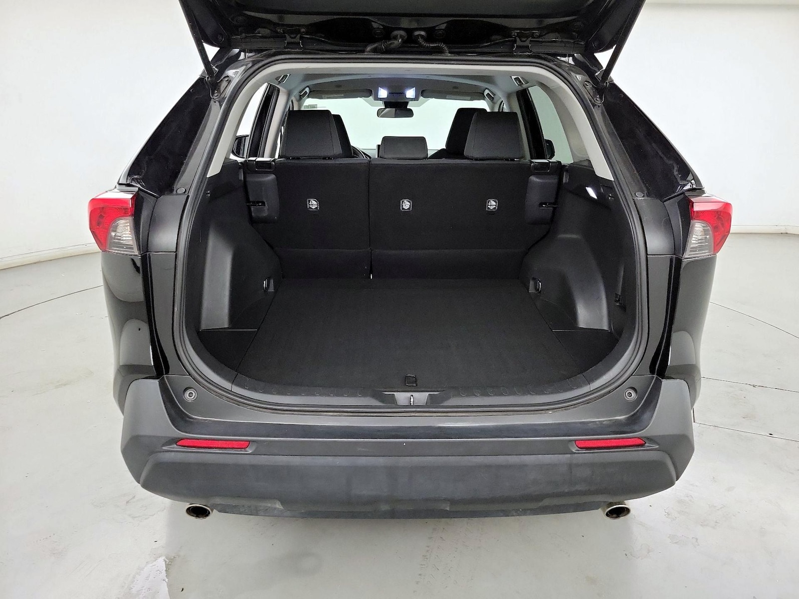 2025 Toyota RAV4 LE - Photo 22